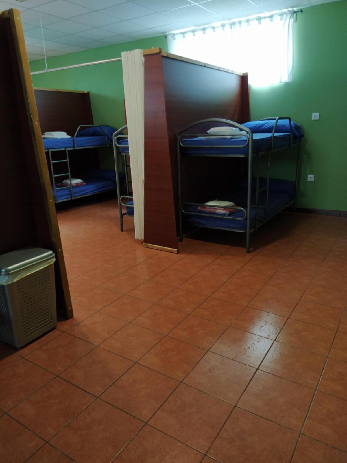 Cama individual en habitación compartida