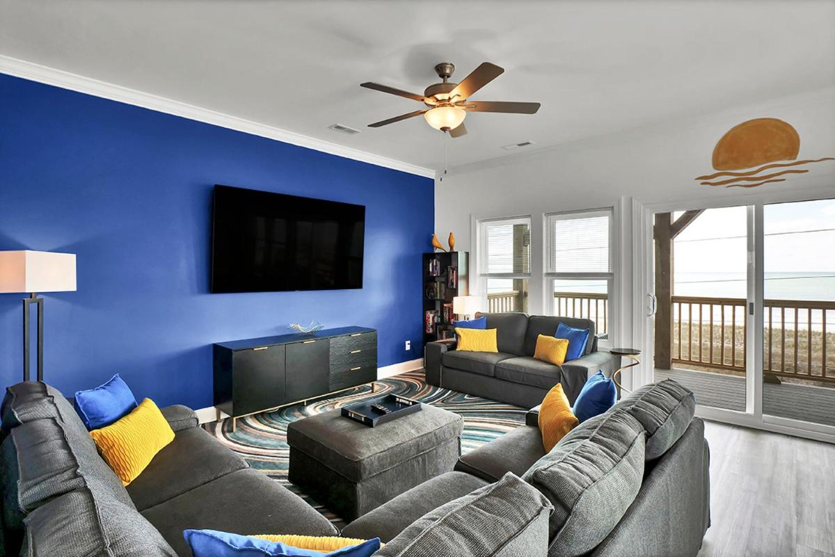 Six-Bedroom House photo 2