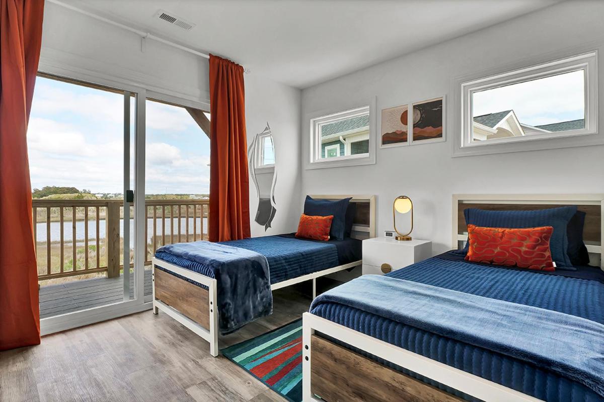 Six-Bedroom House photo 1