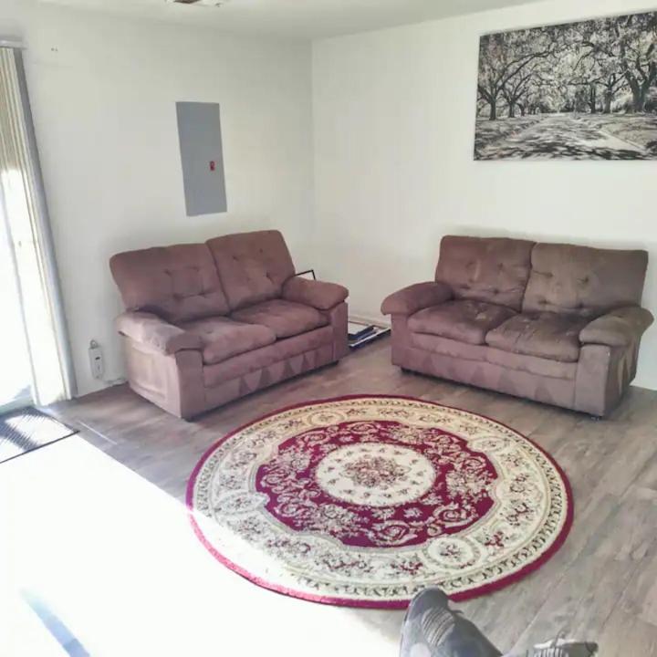 Three-Bedroom House photo 3