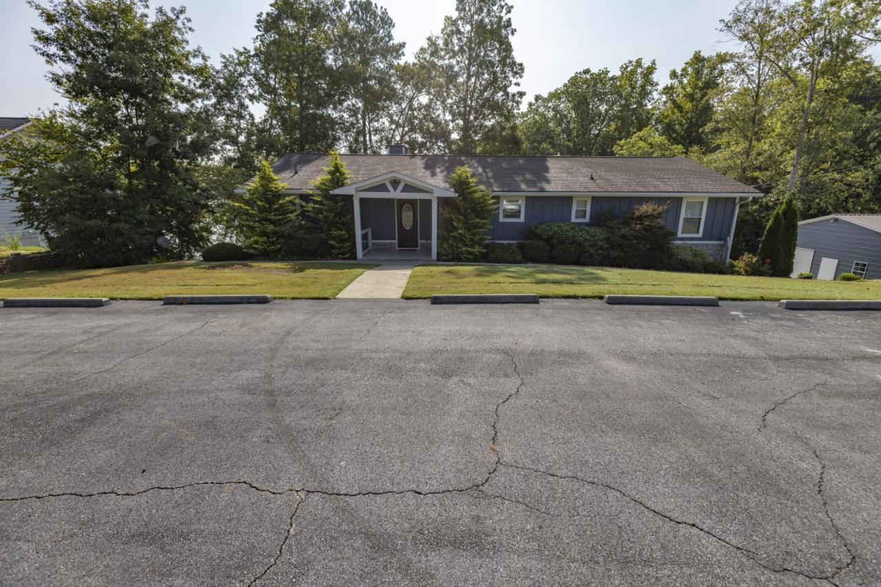 Three-Bedroom Home photo 2
