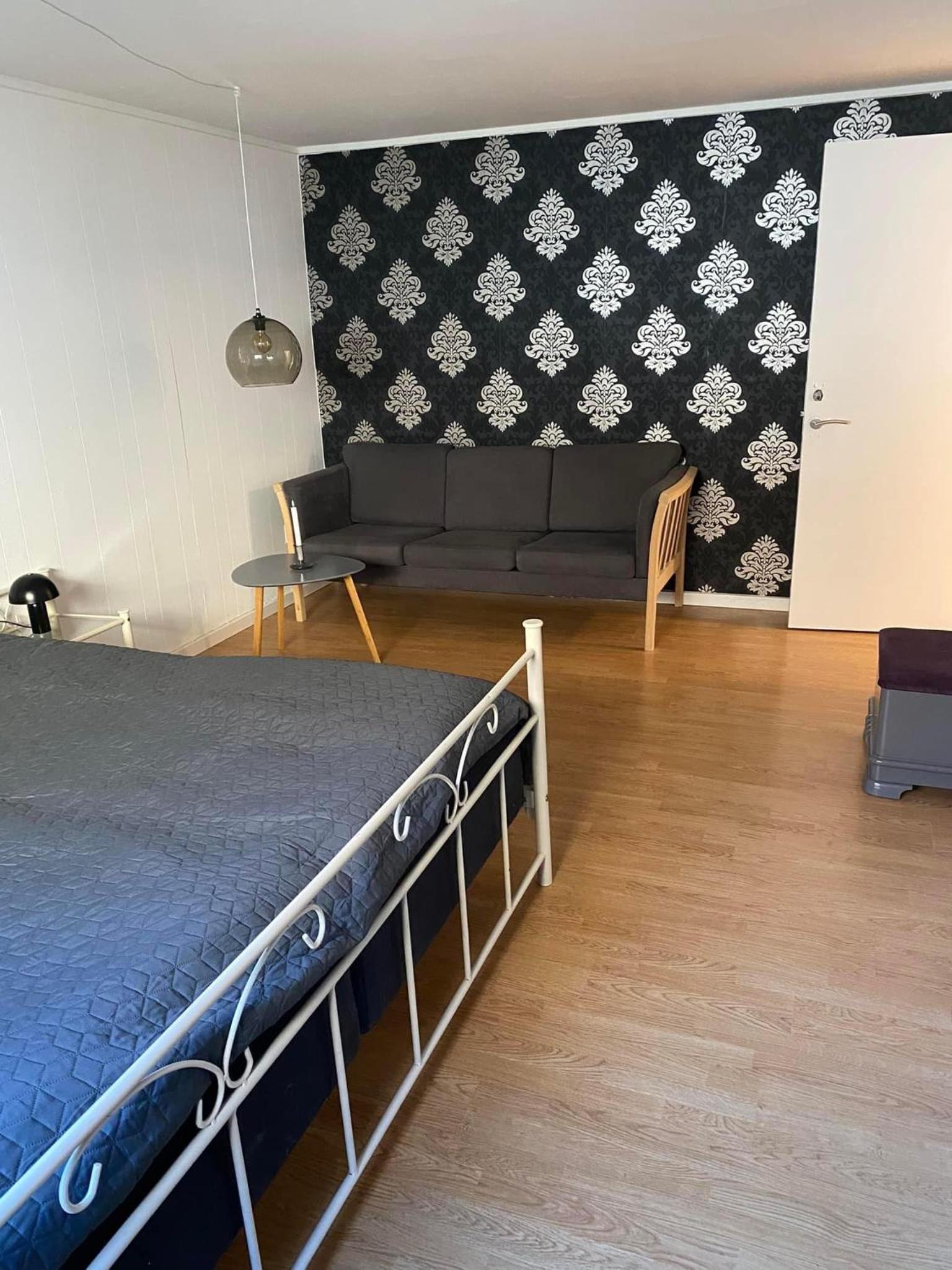 Double Room with Shared Bathroom photo 2