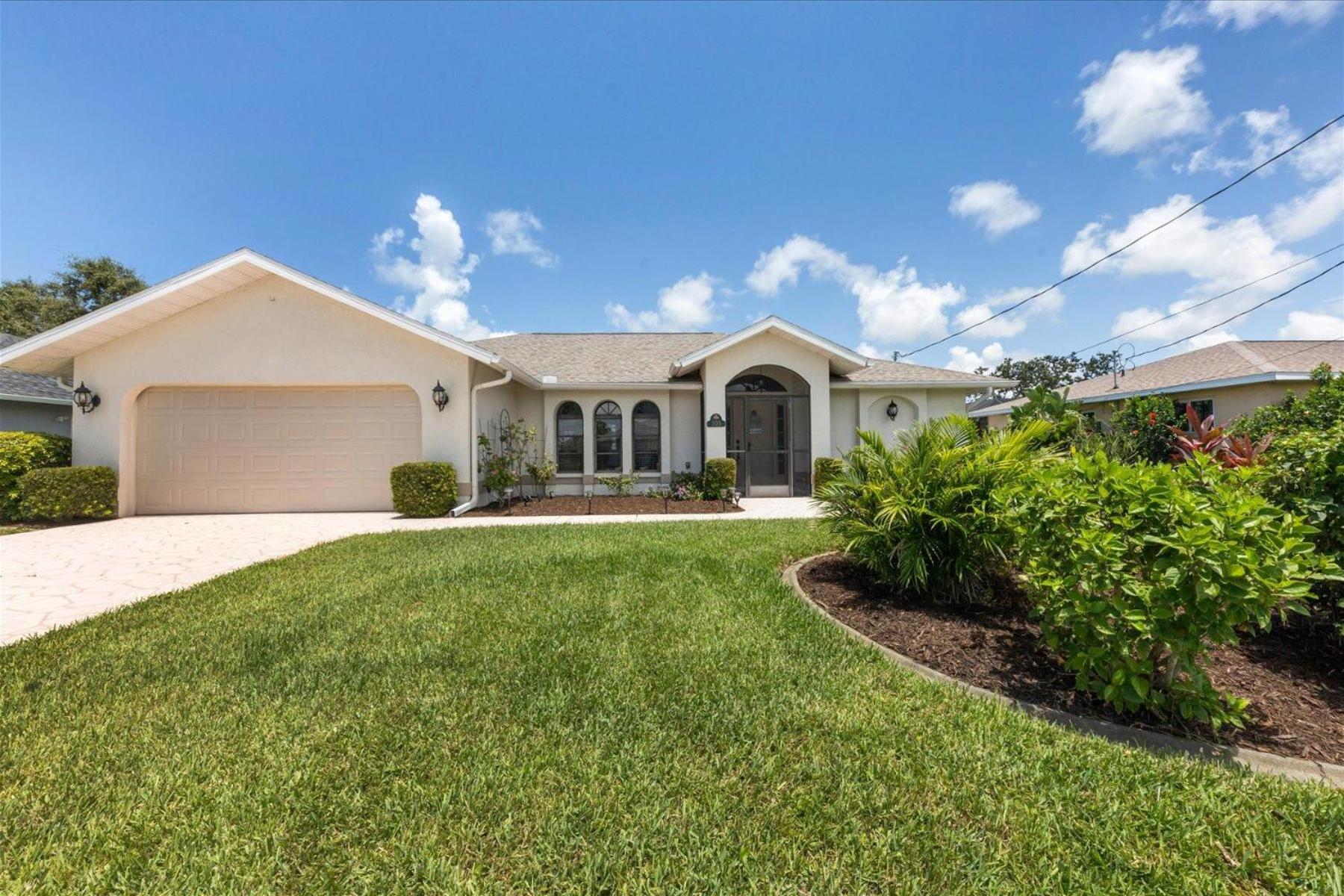 Three-Bedroom Vacation Home  photo 2