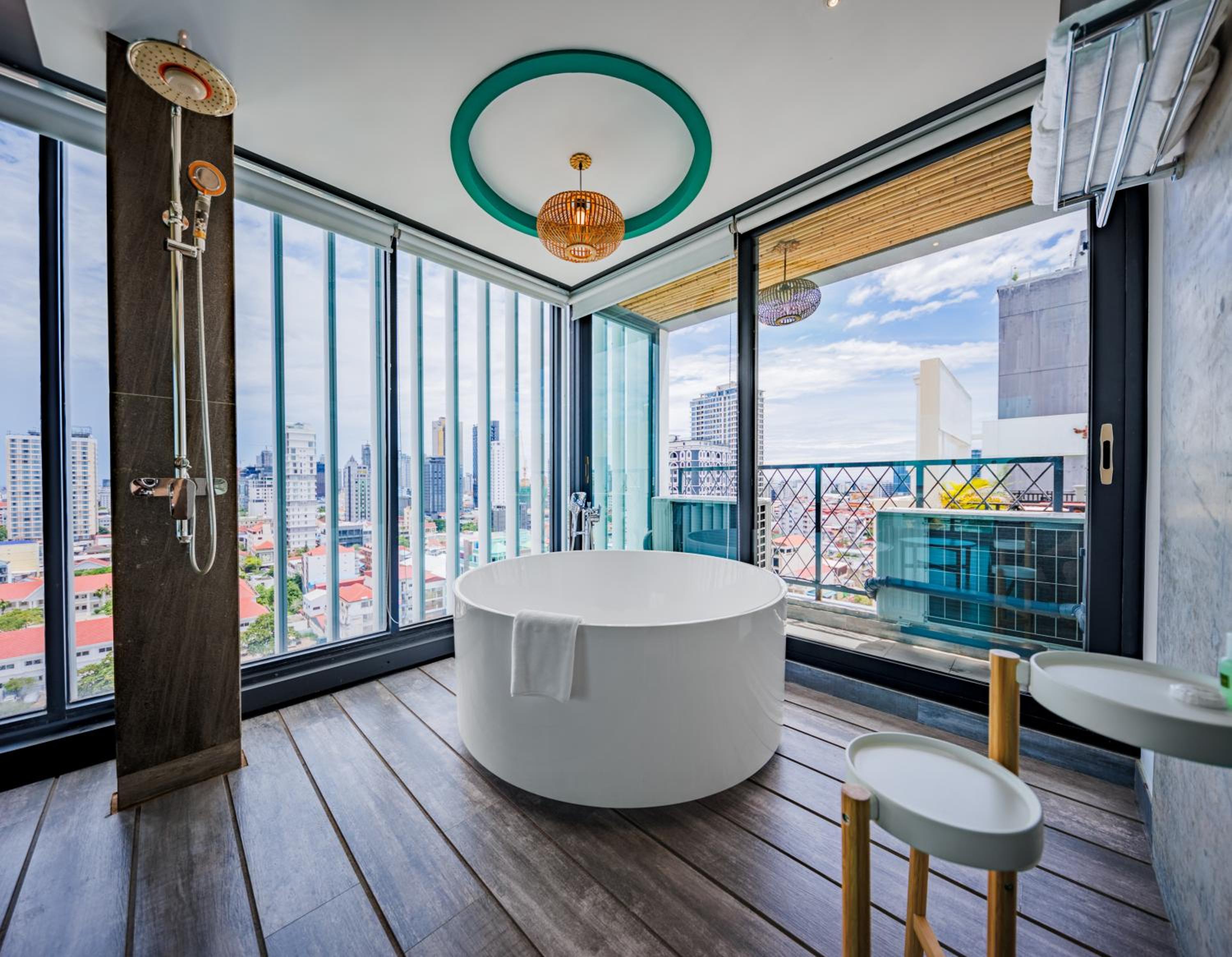 Deluxe Suite - Photo 2