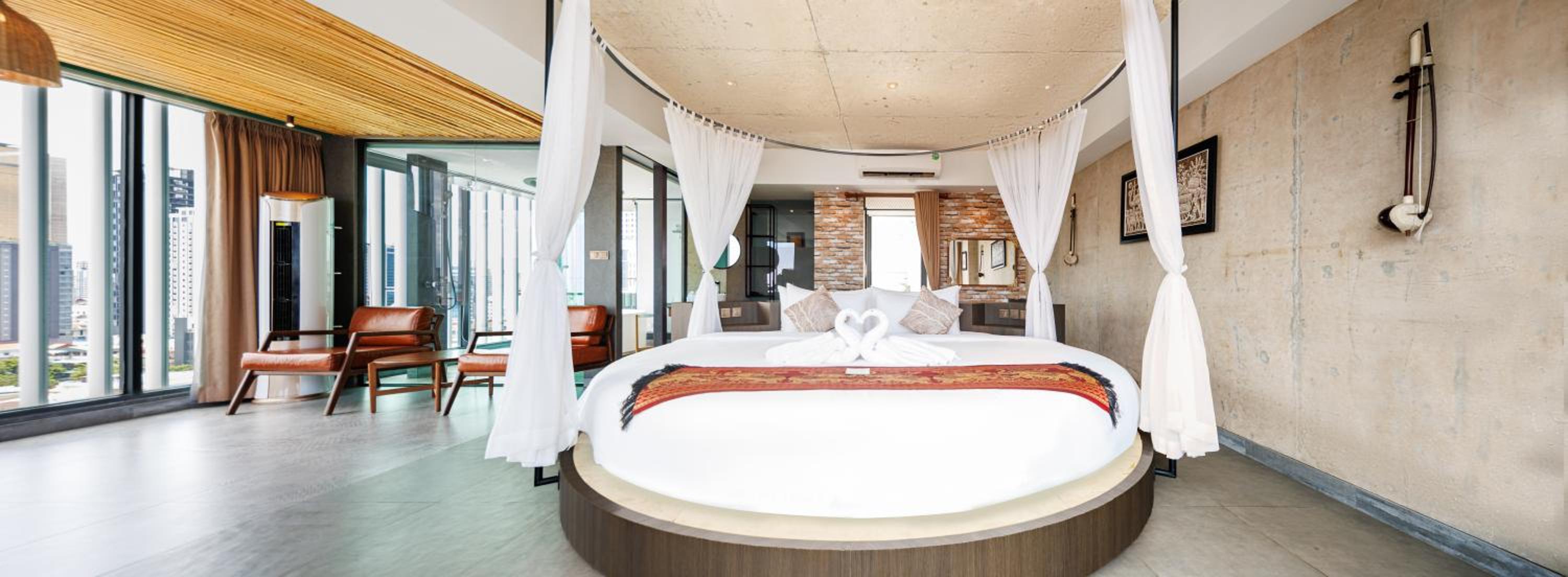 Deluxe Suite - Photo 6