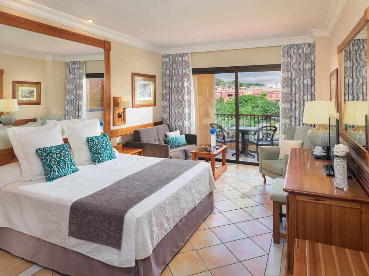 Double Room (1 Adult)