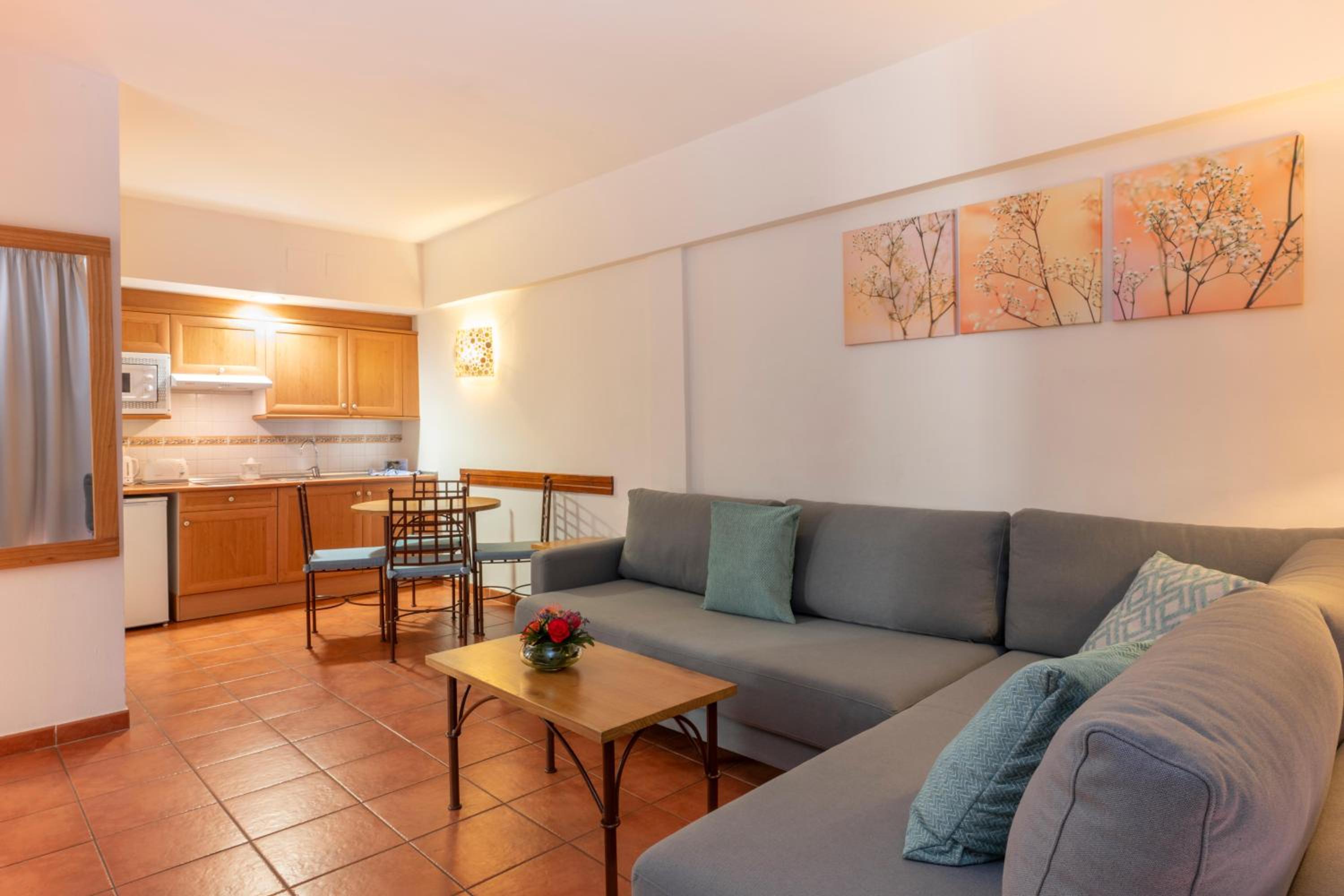 Bungalow (2 Adults + 1 Child) - Photo 4