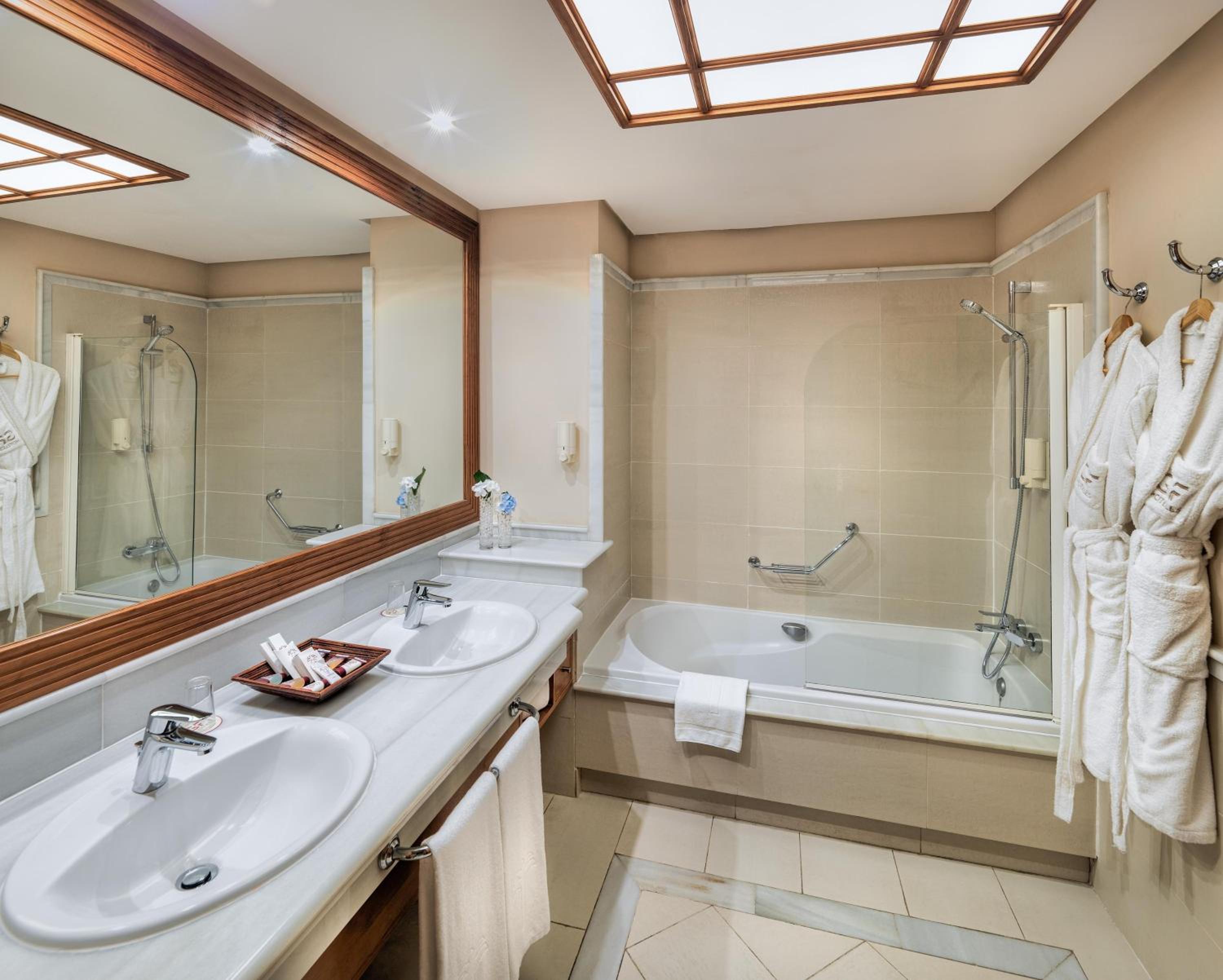 Superior Room (2 Adults)