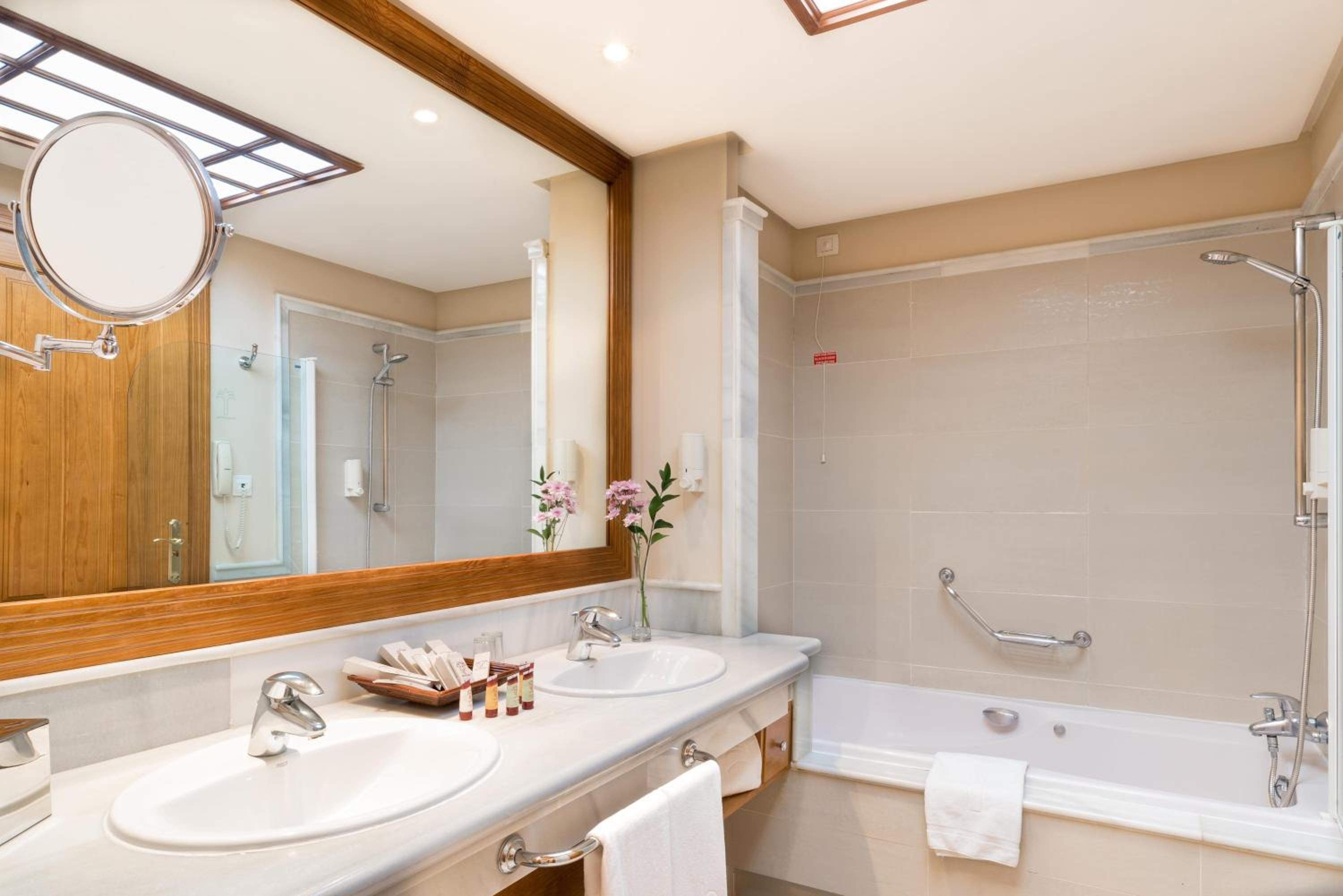 Royal Suite (4 Adults + 2 Children) thumbnail 6