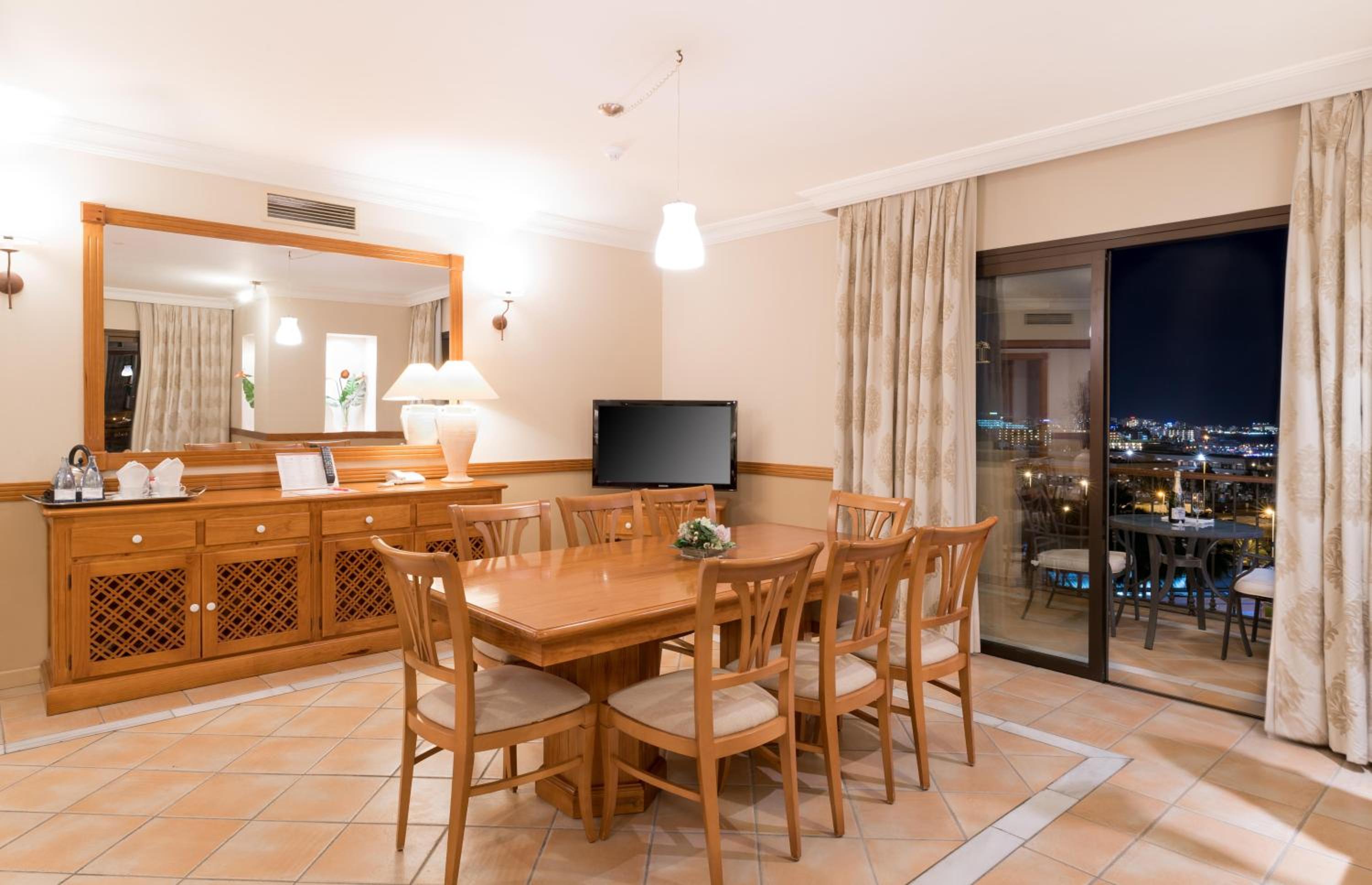 Royal Suite (4 Adults)