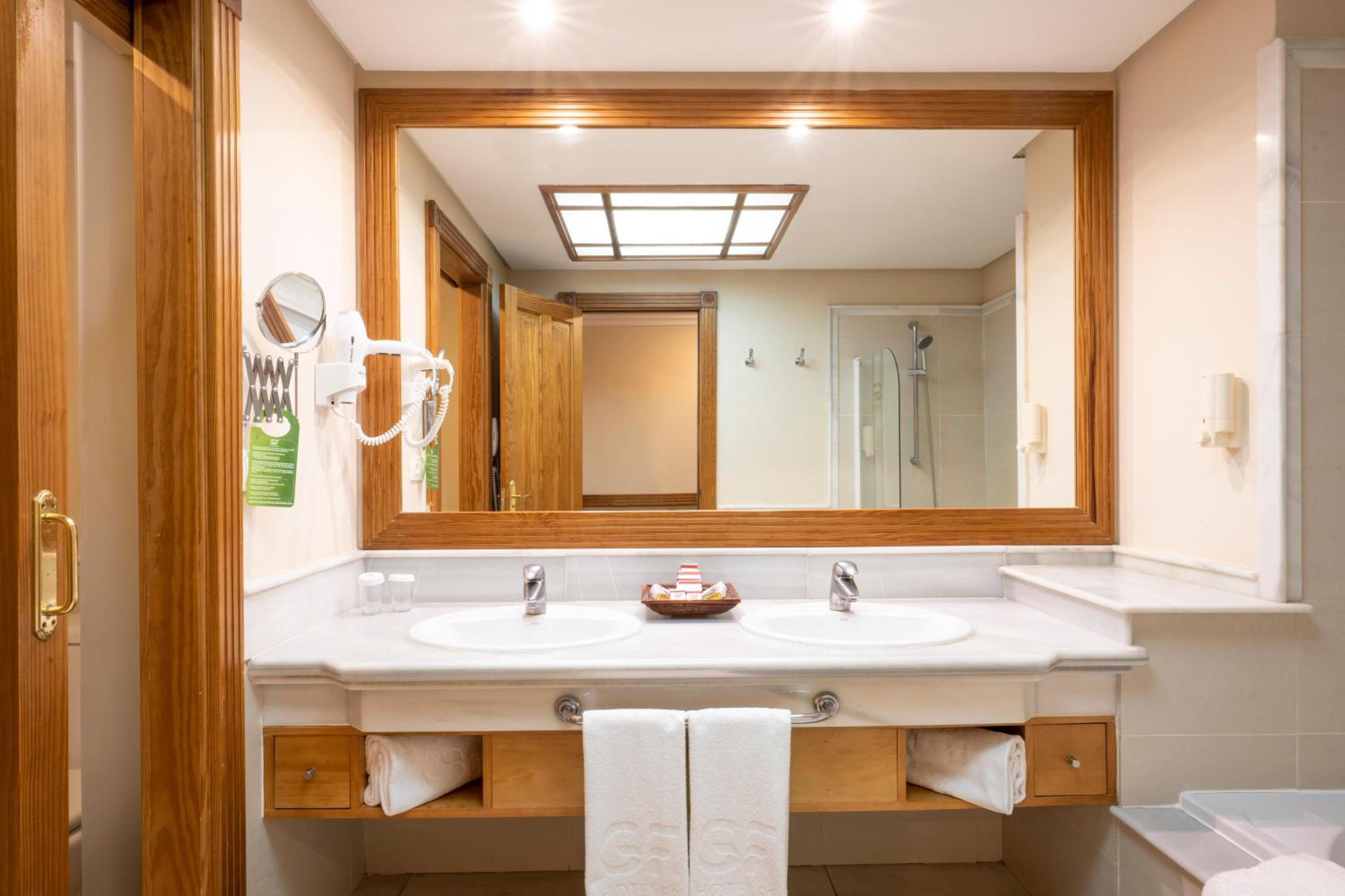 Double Room (1 Adult) thumbnail 6