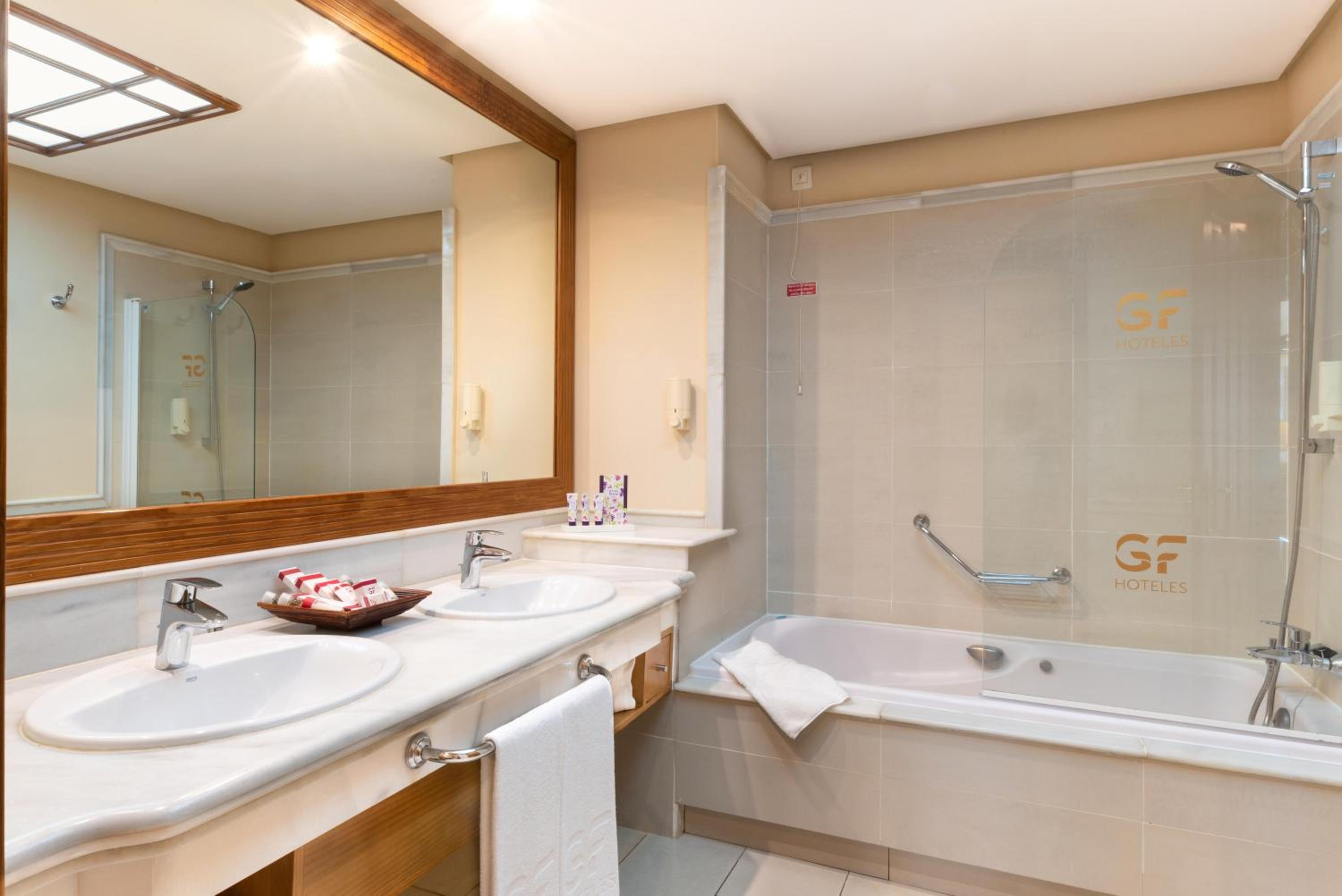 Senior Suite (2 Adults + 1 Child)