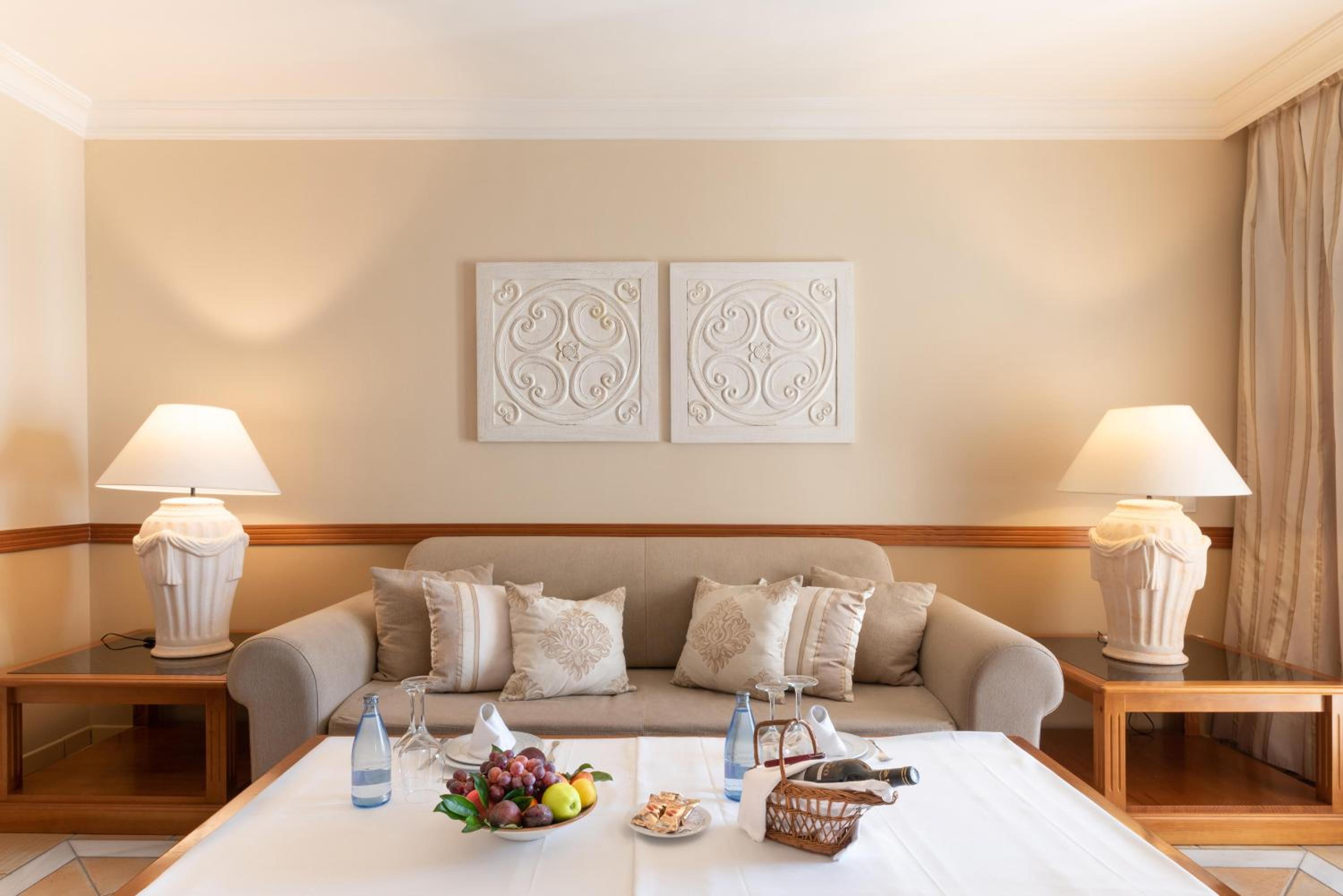 Senior Suite (2 Adults + 1 Child)