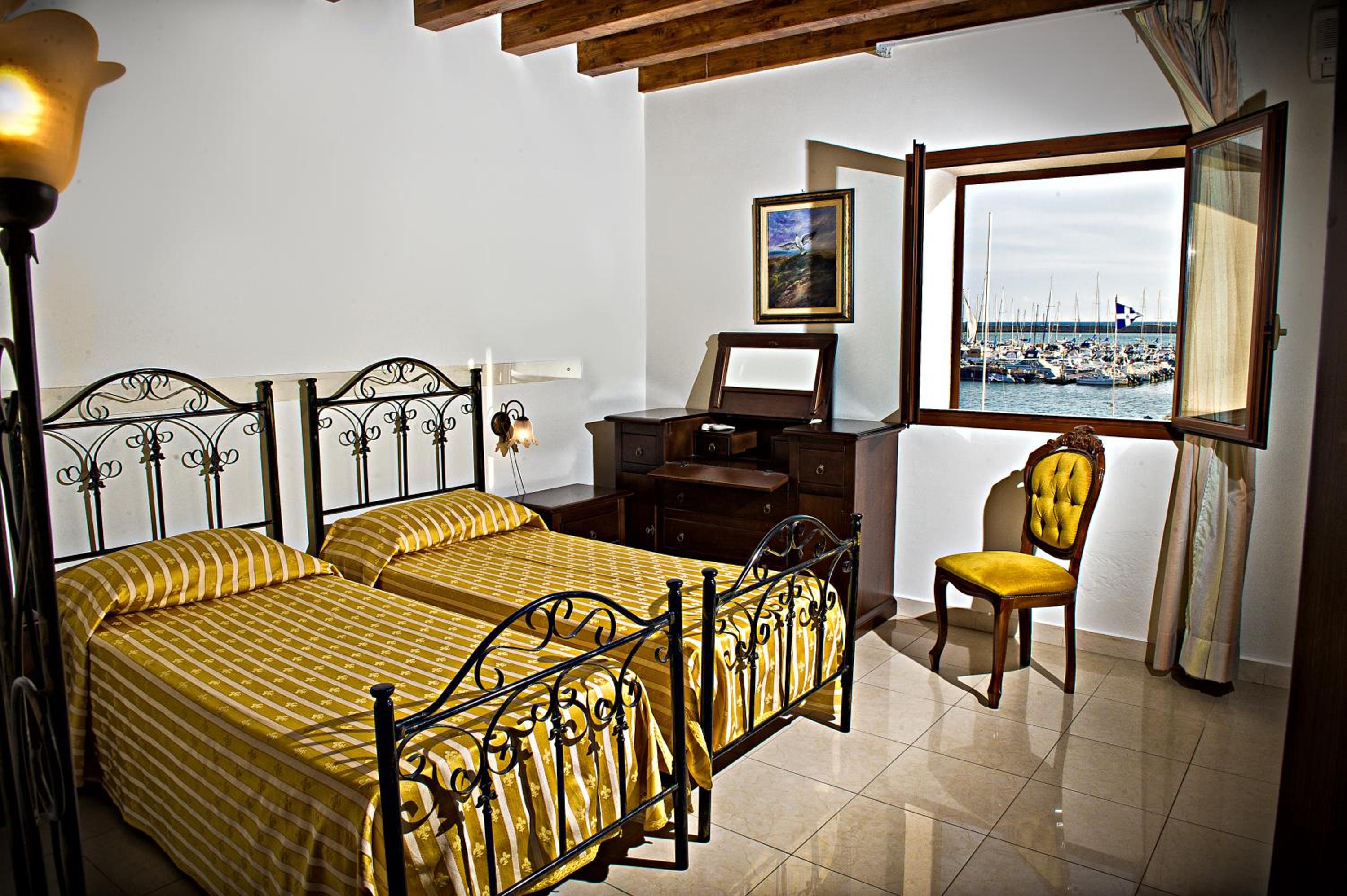 Double or Twin Room with Sea View - Photo 1