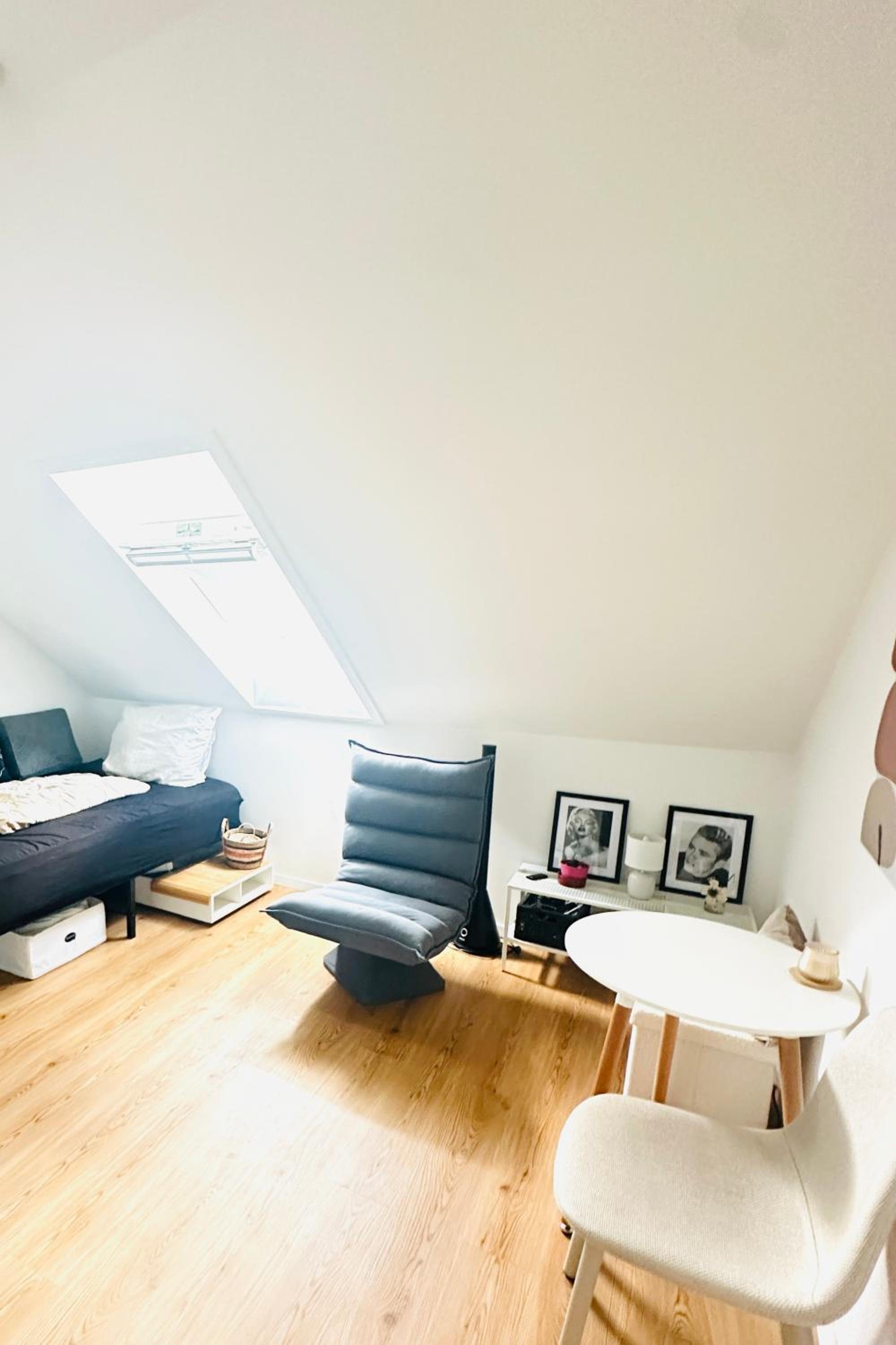 One-Bedroom Apartment photo 1