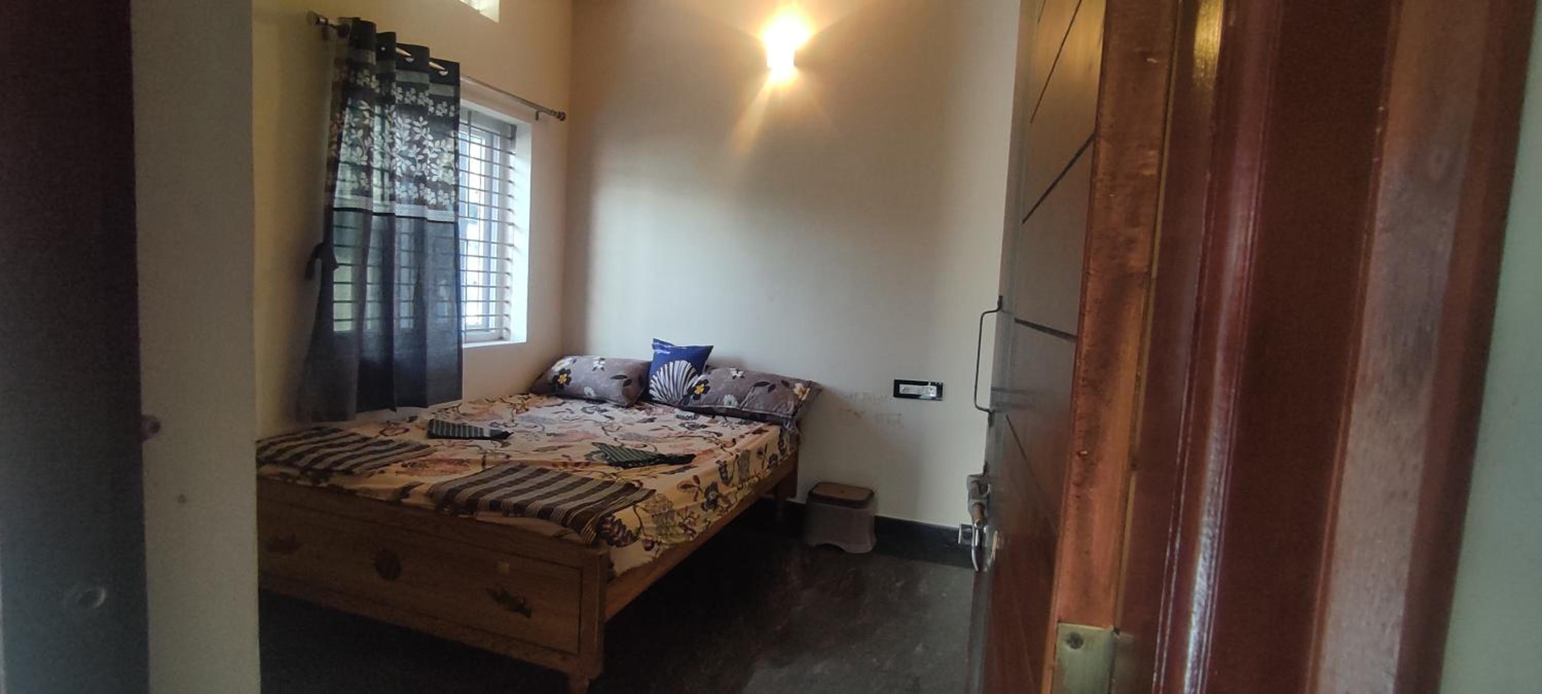 Double Room With Shared Bathroom photo 1