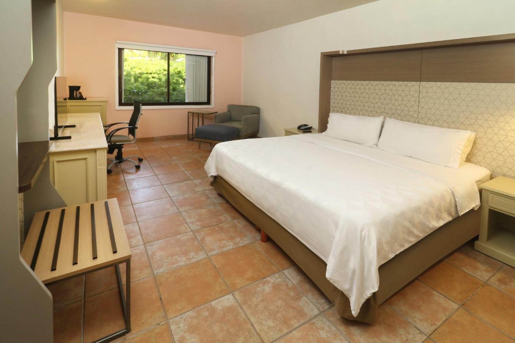 Standard King Room - Photo 1