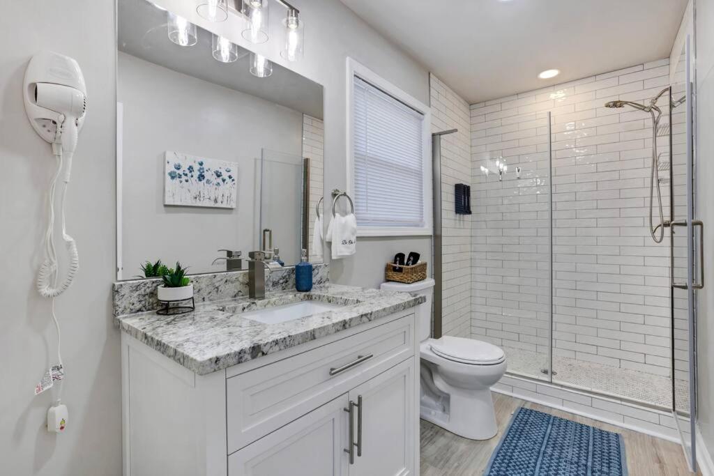 Three-Bedroom House photo 3