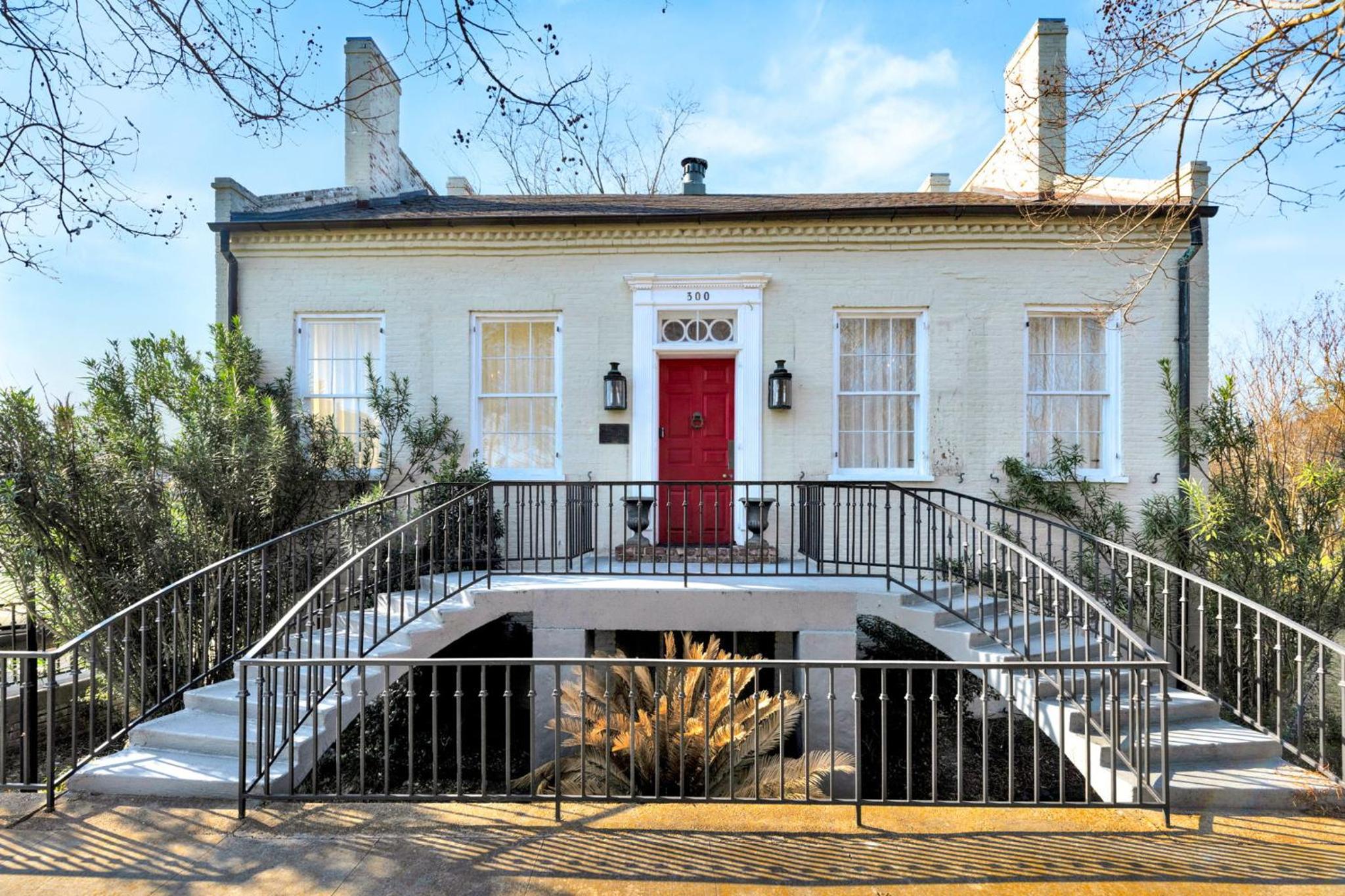 Three-Bedroom House - Photo 35