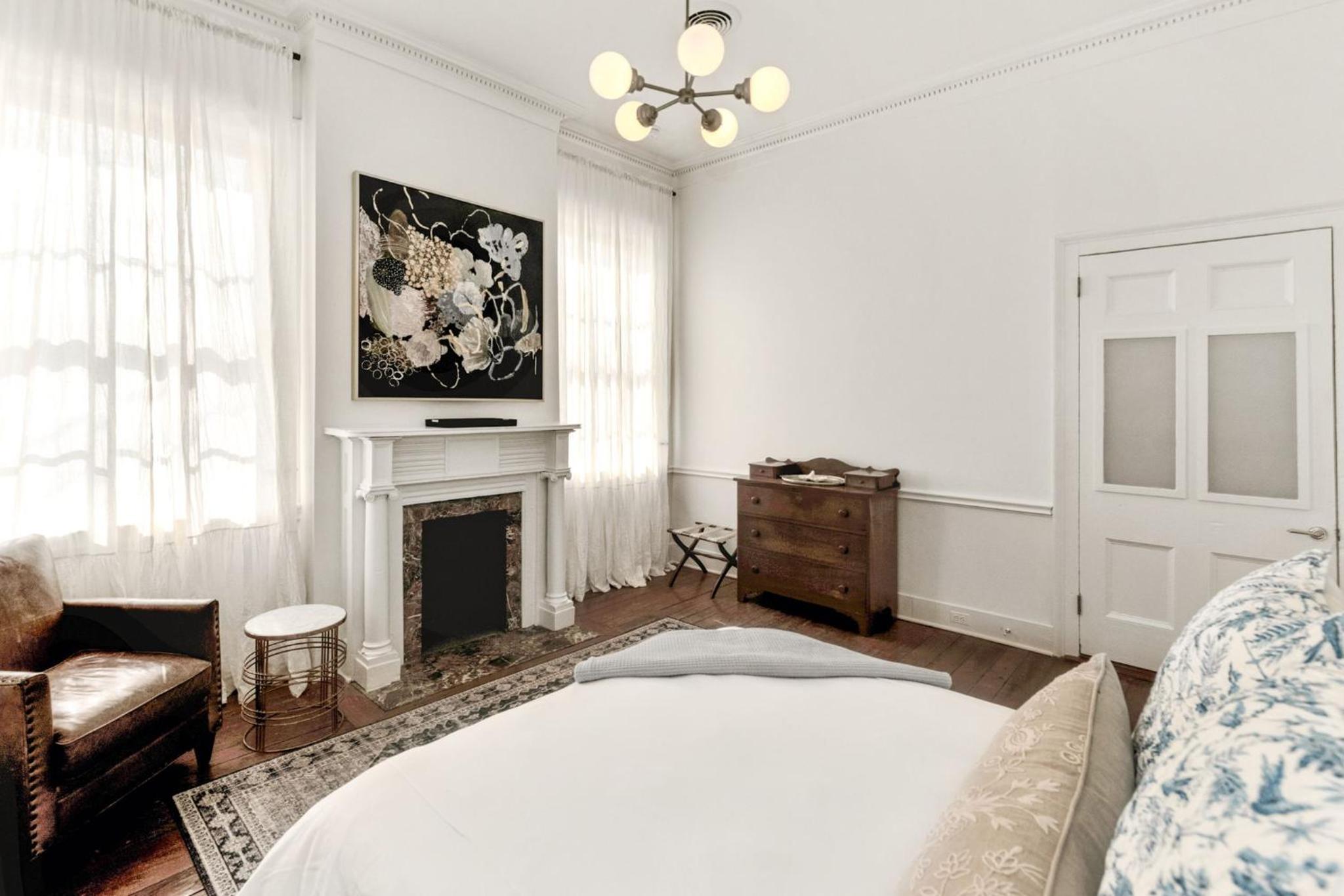Three-Bedroom House - Photo 19