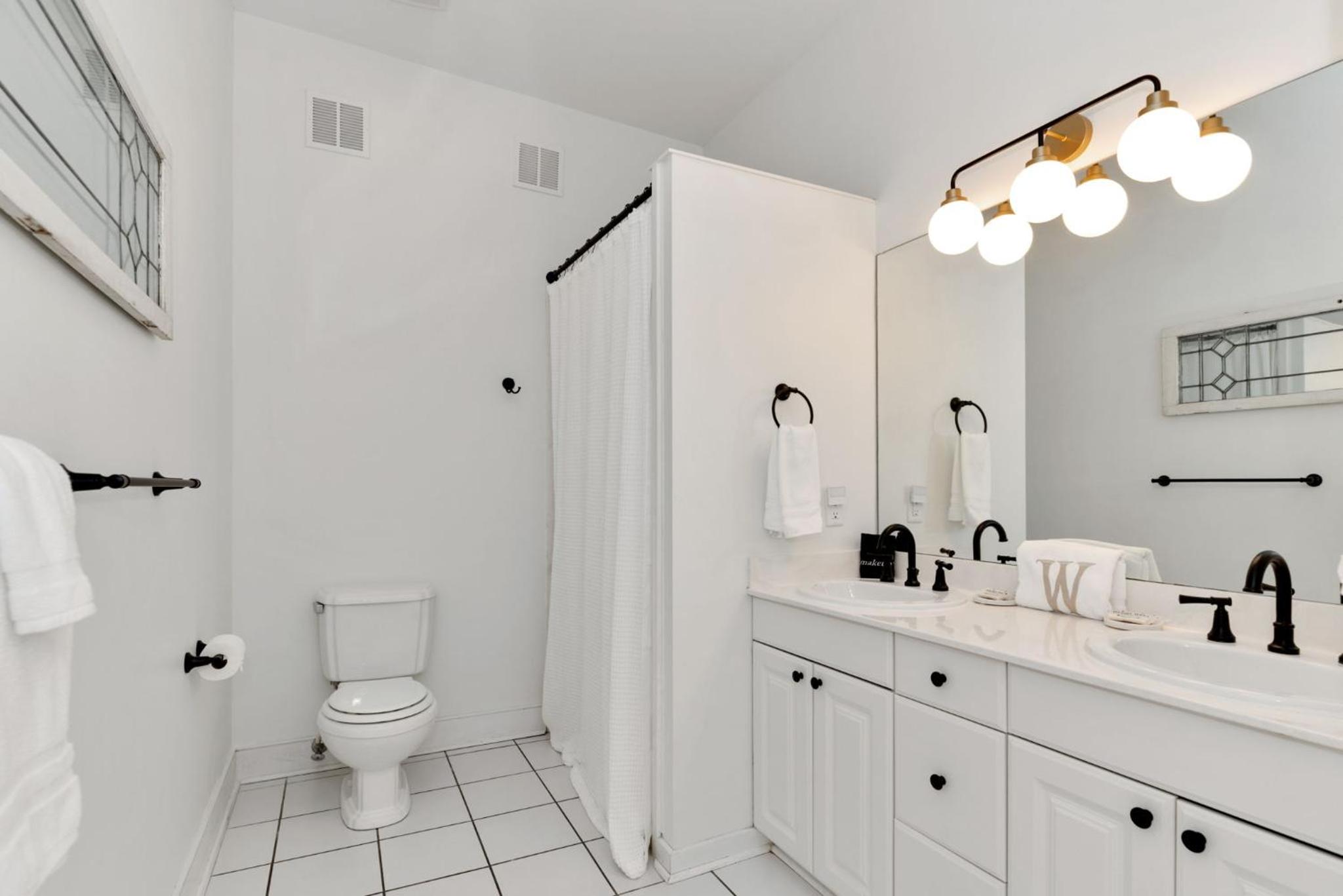Three-Bedroom House - Photo 3