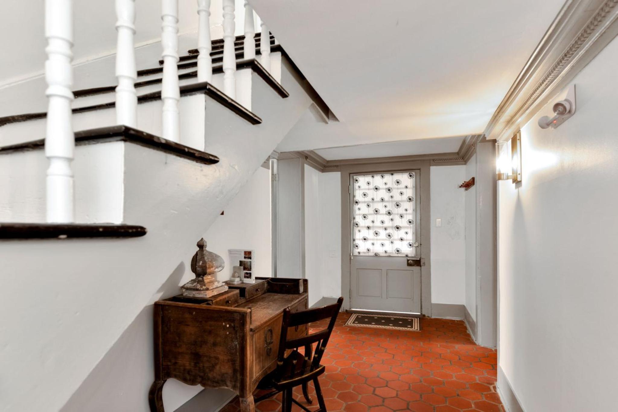 Three-Bedroom House - Photo 10