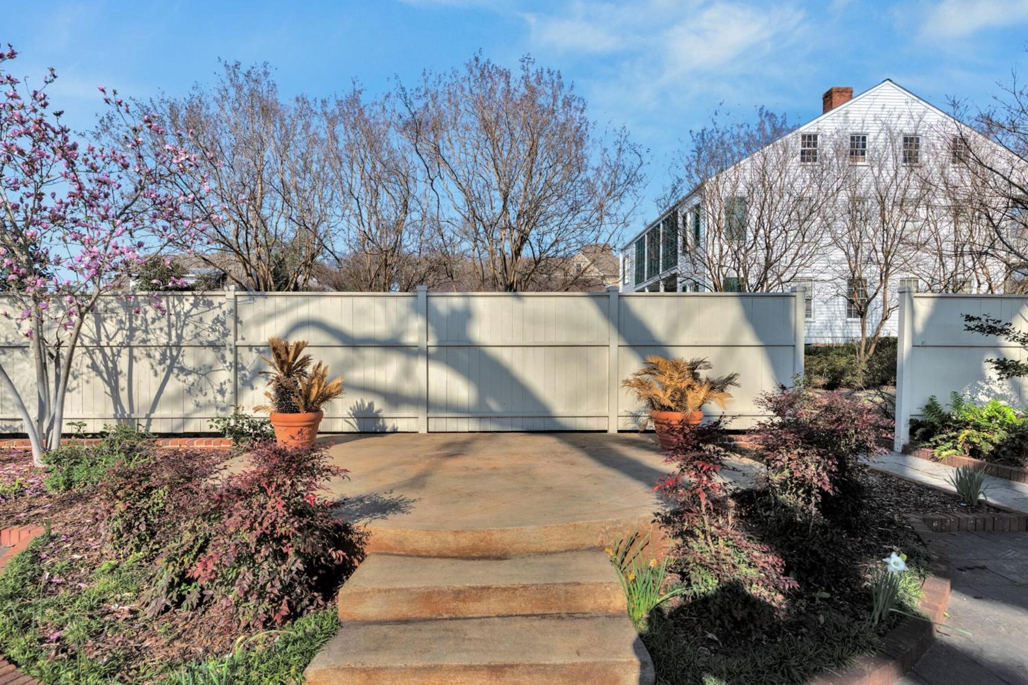 Three-Bedroom House - Photo 34