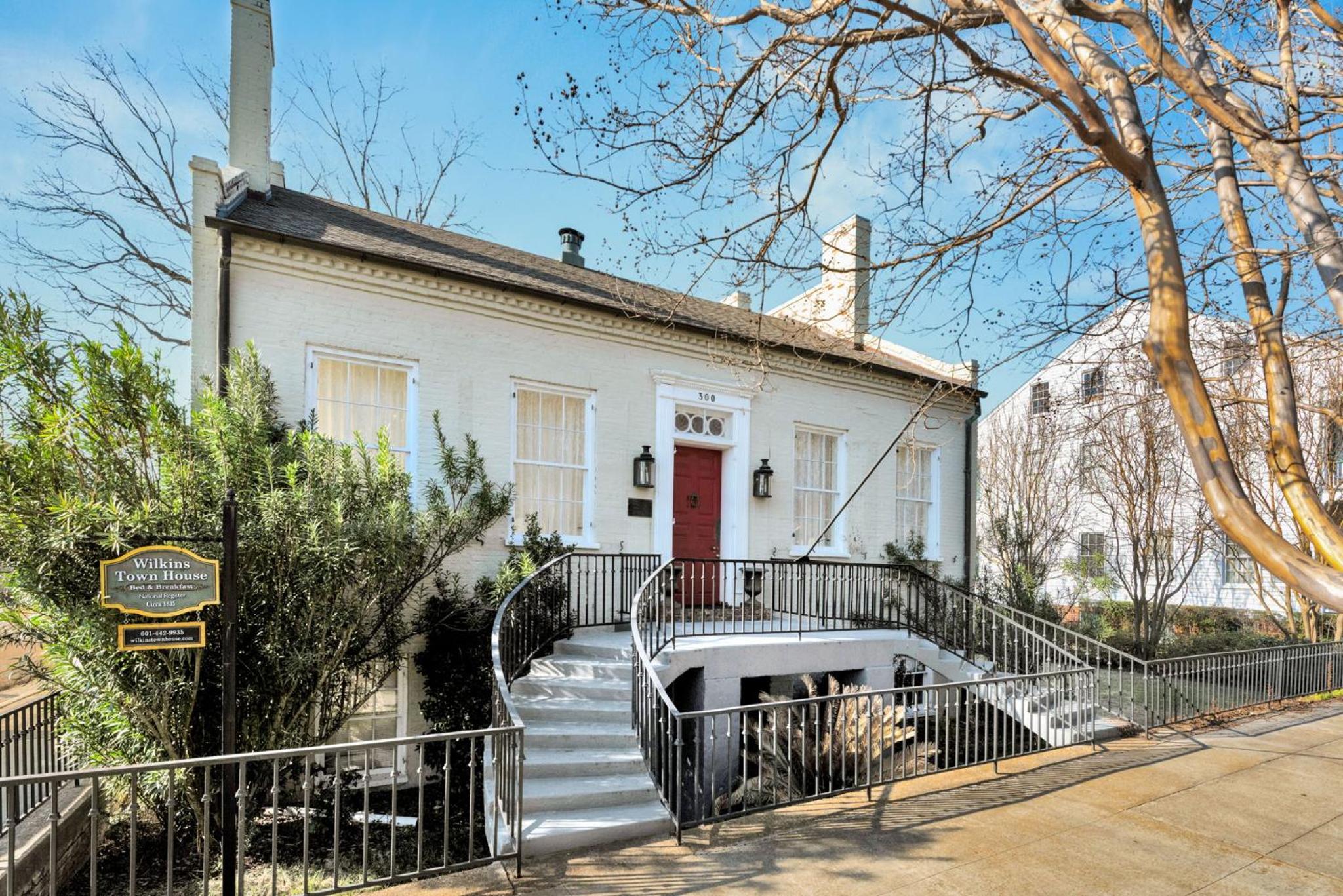 Three-Bedroom House - Photo 30