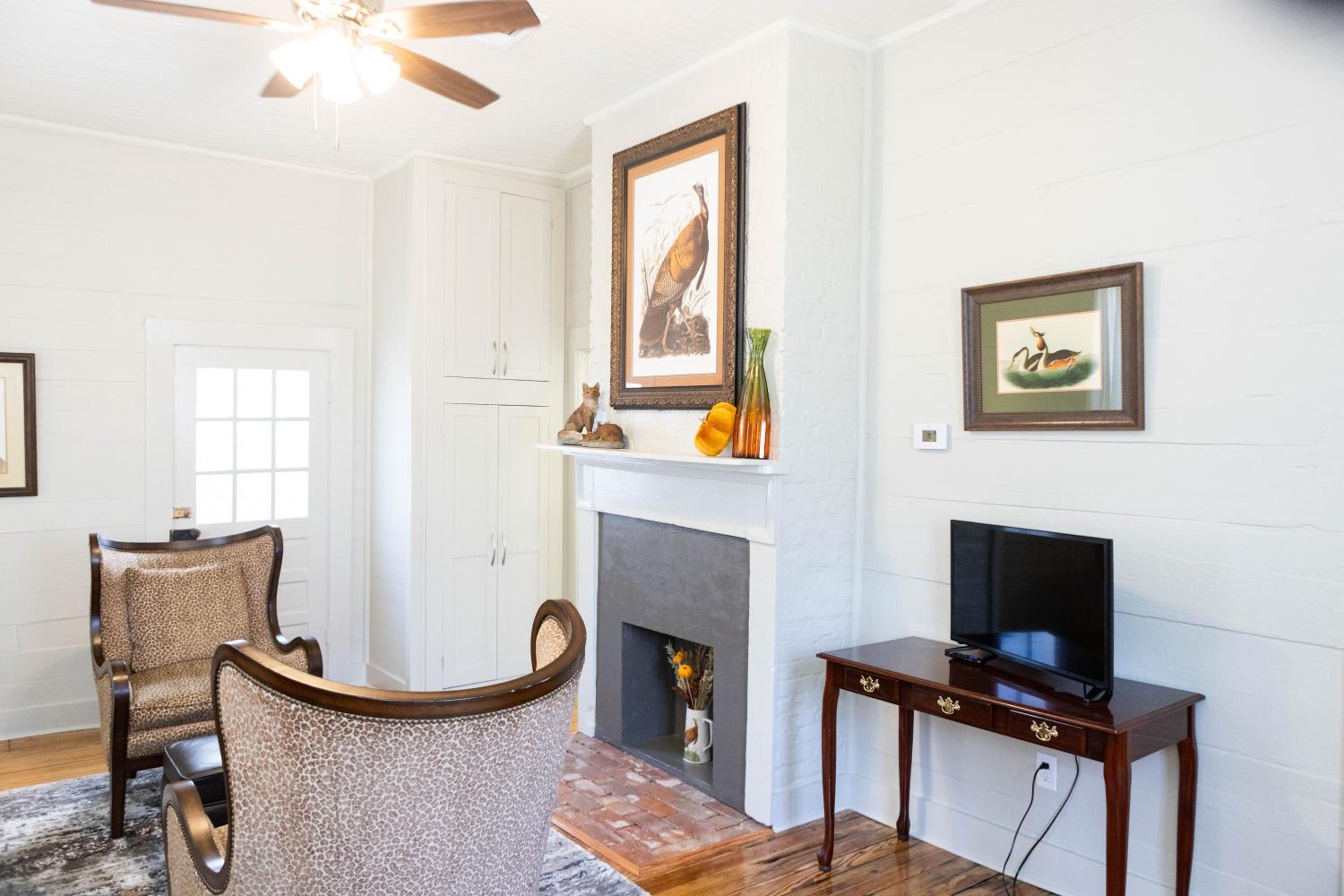 One-Bedroom House photo 1