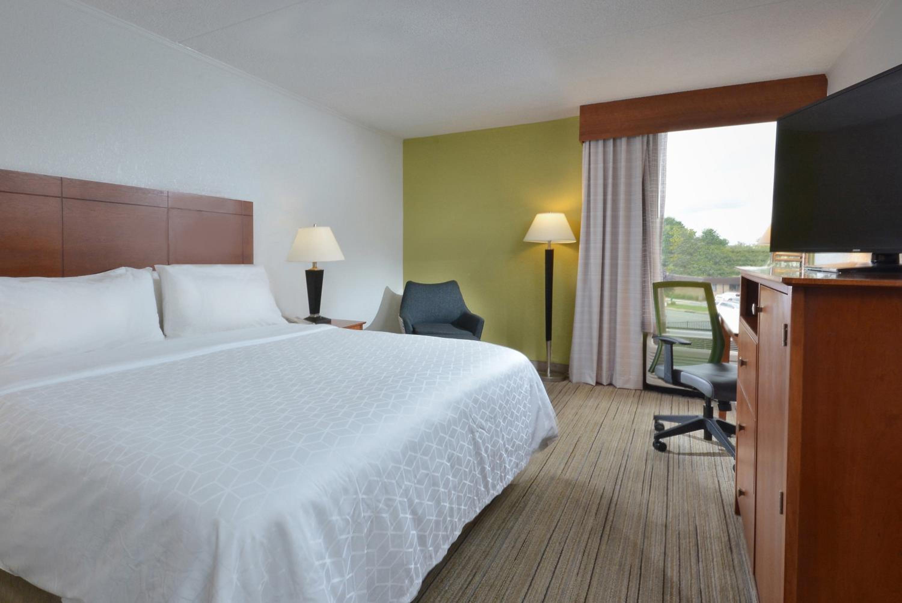 Standard King Room - Photo 5