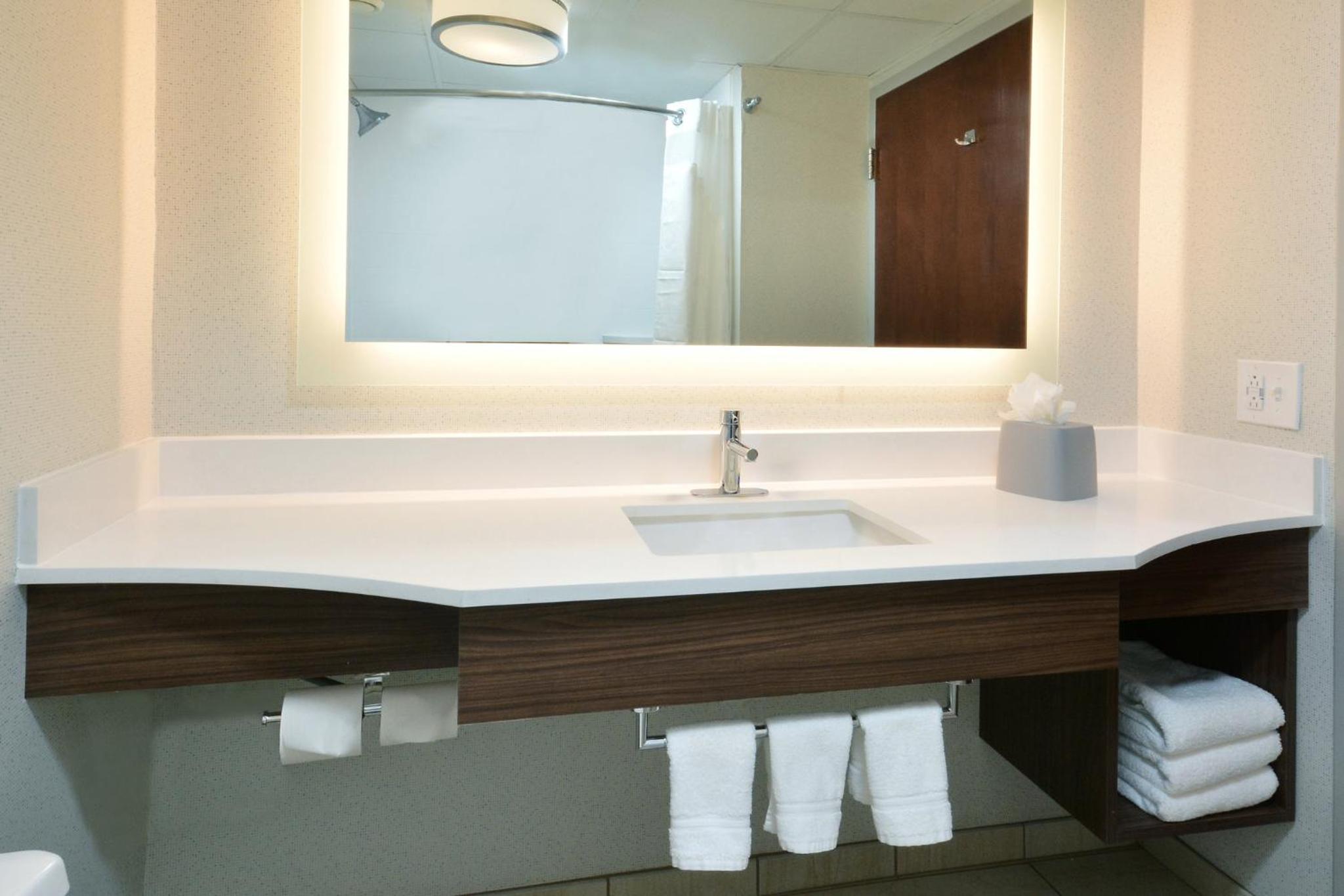 Standard King Room with Mobility Accessible Tub - Photo 2