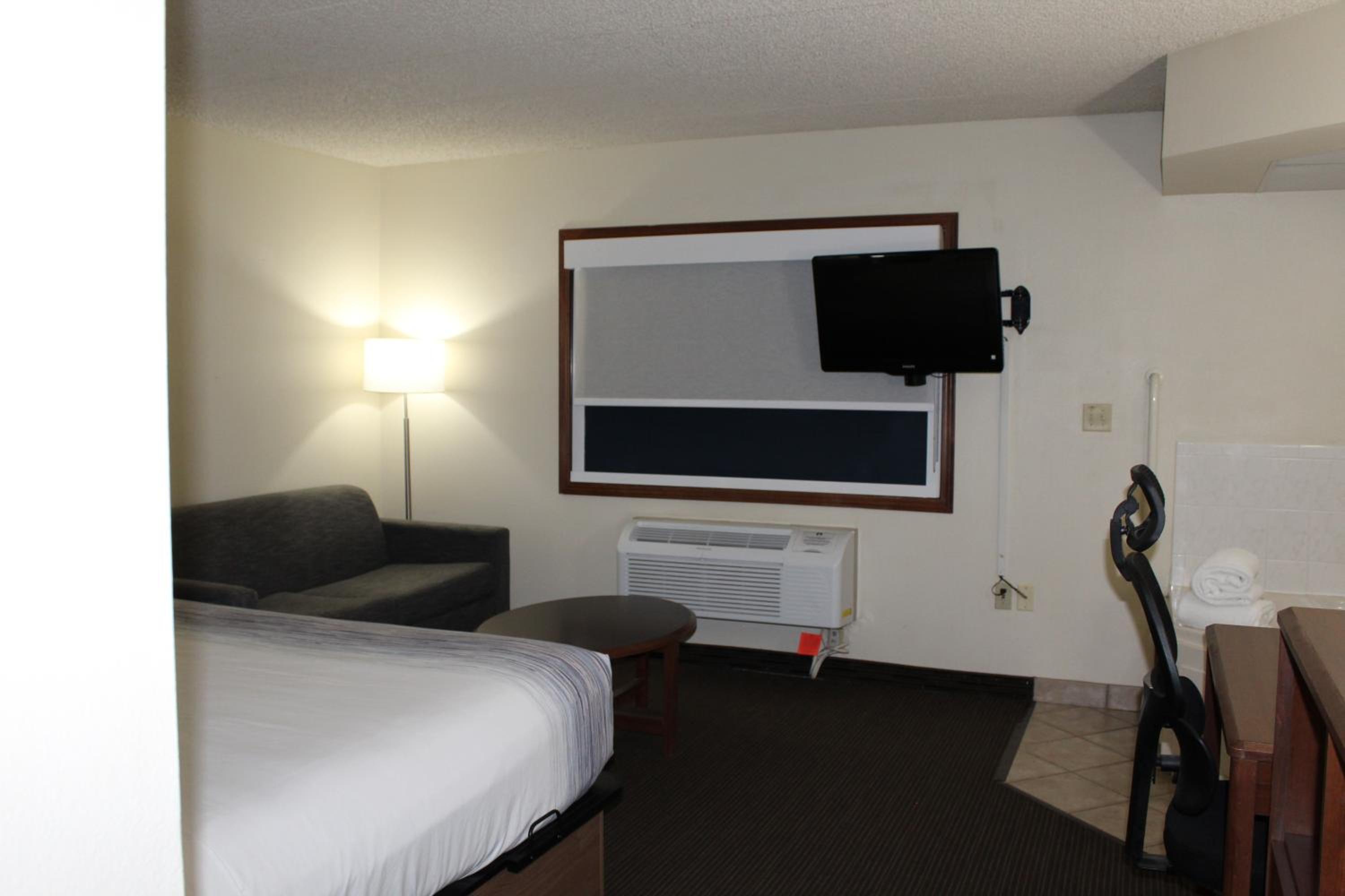 King Suite - Non-Smoking - Photo 1