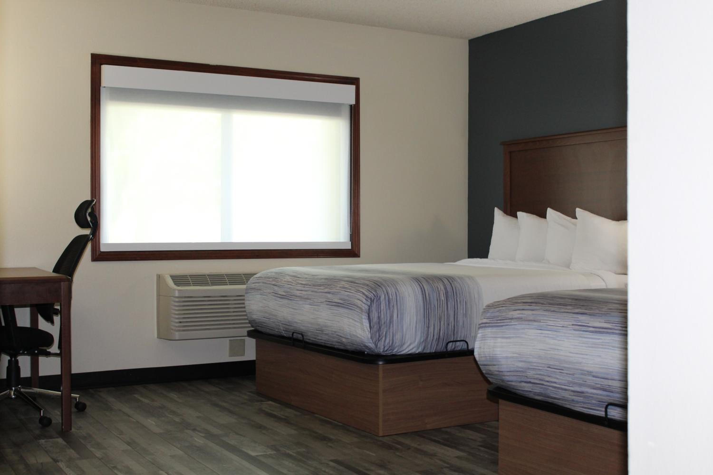 Executive Room with Two Queen Beds - Pet-Friendly/Non-Smoking - Photo 1