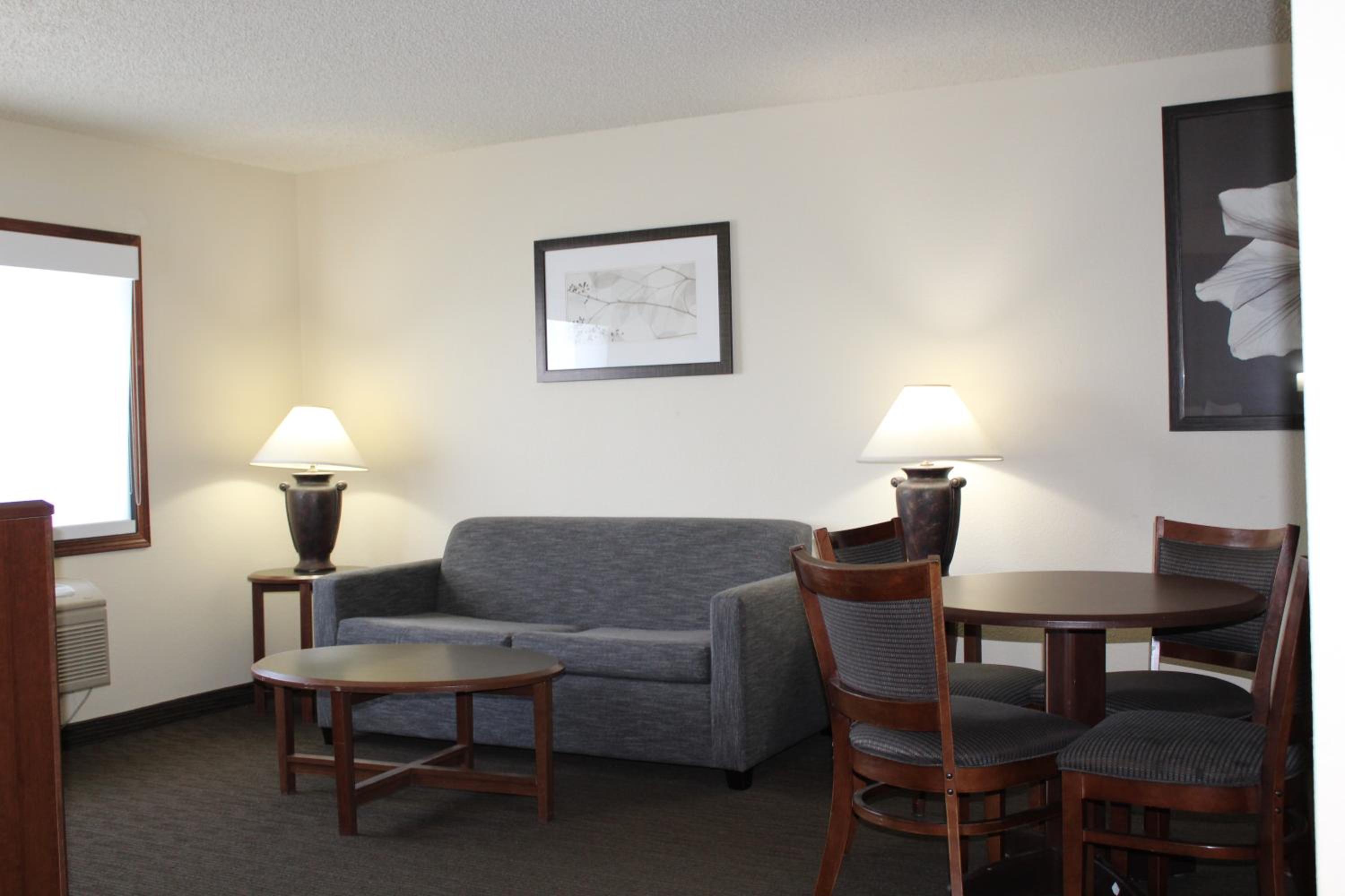 Premier King Suite - Non-Smoking - Photo 5