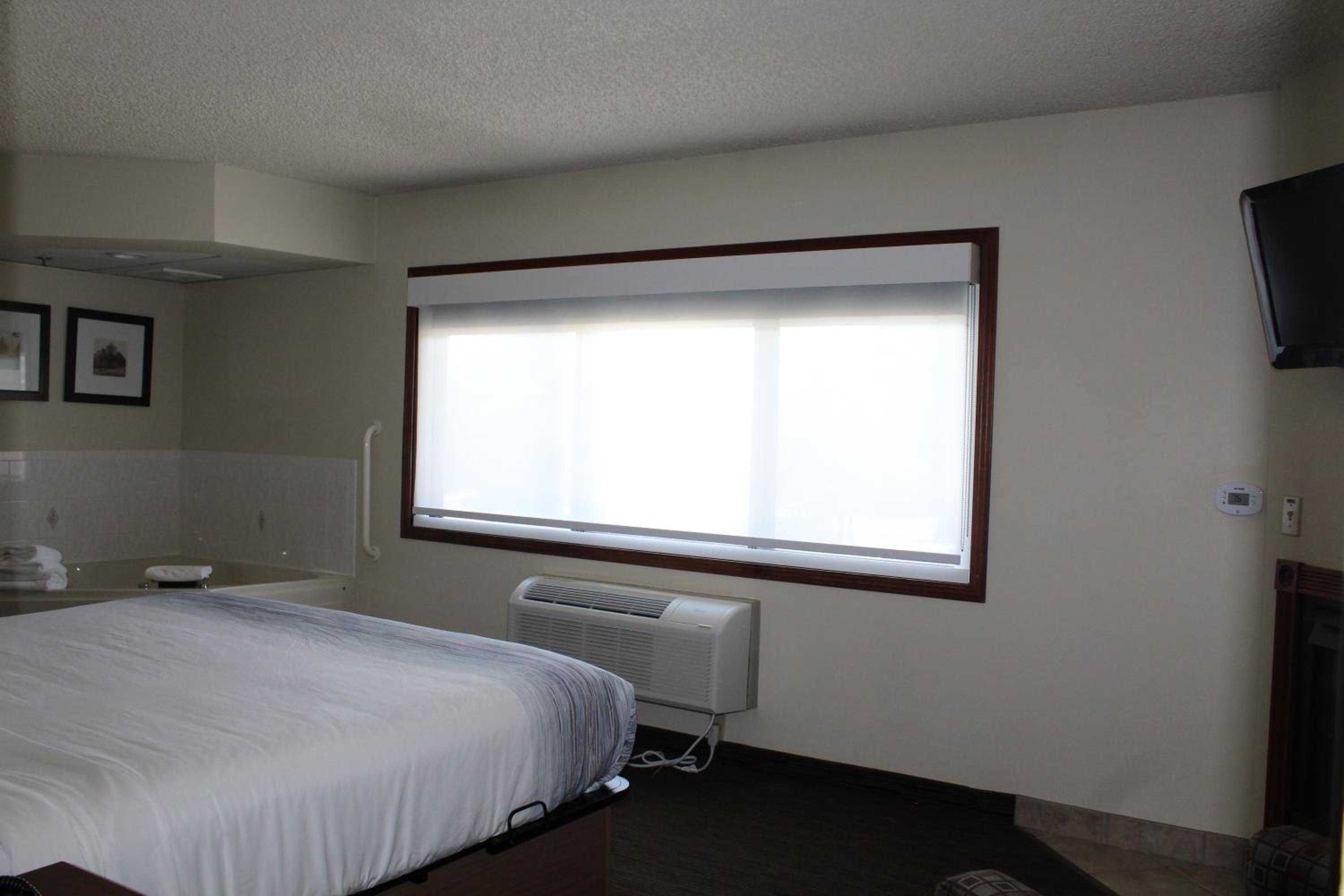 Superior King Suite - Non-Smoking - Photo 5