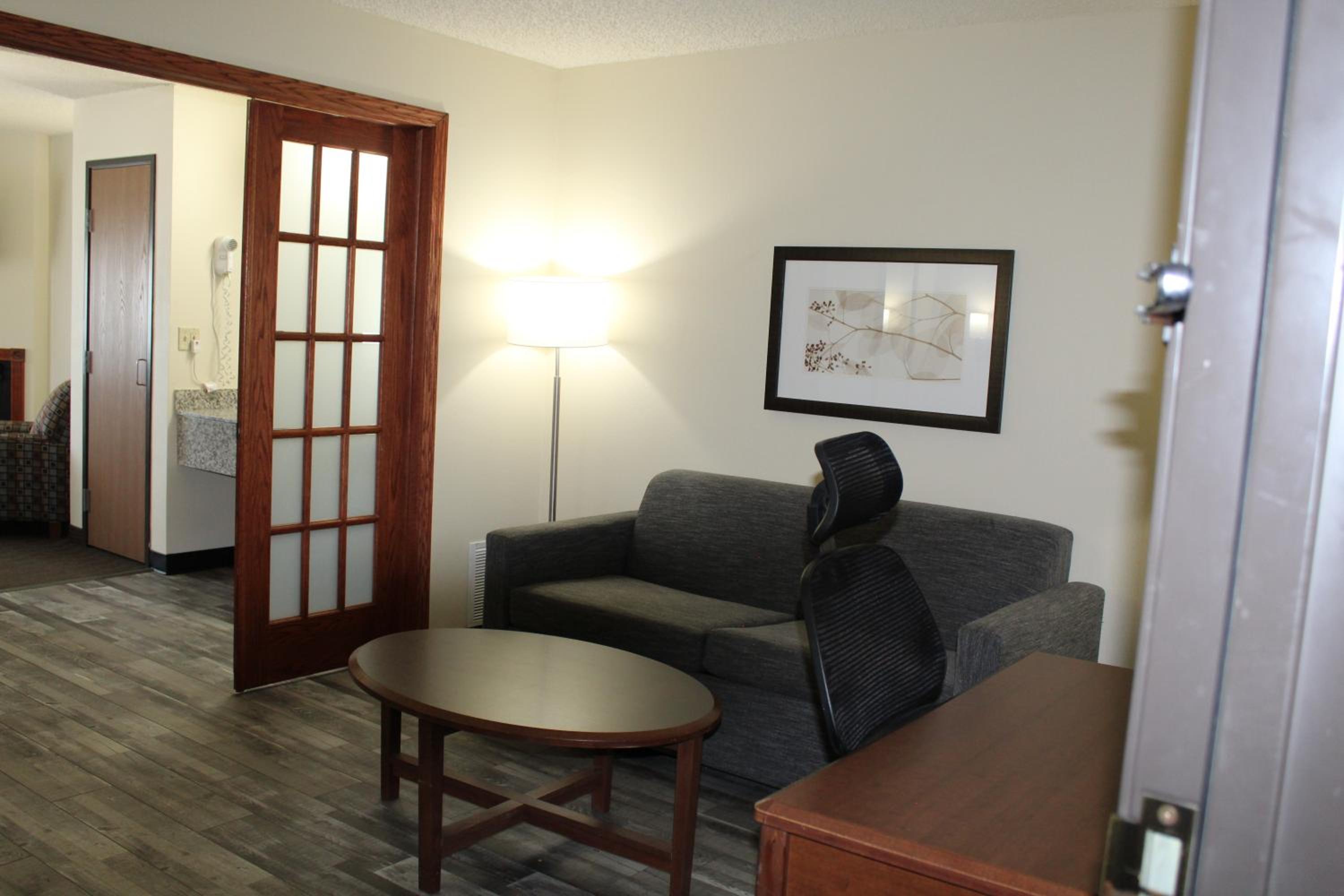 Superior King Suite - Non-Smoking - Photo 8