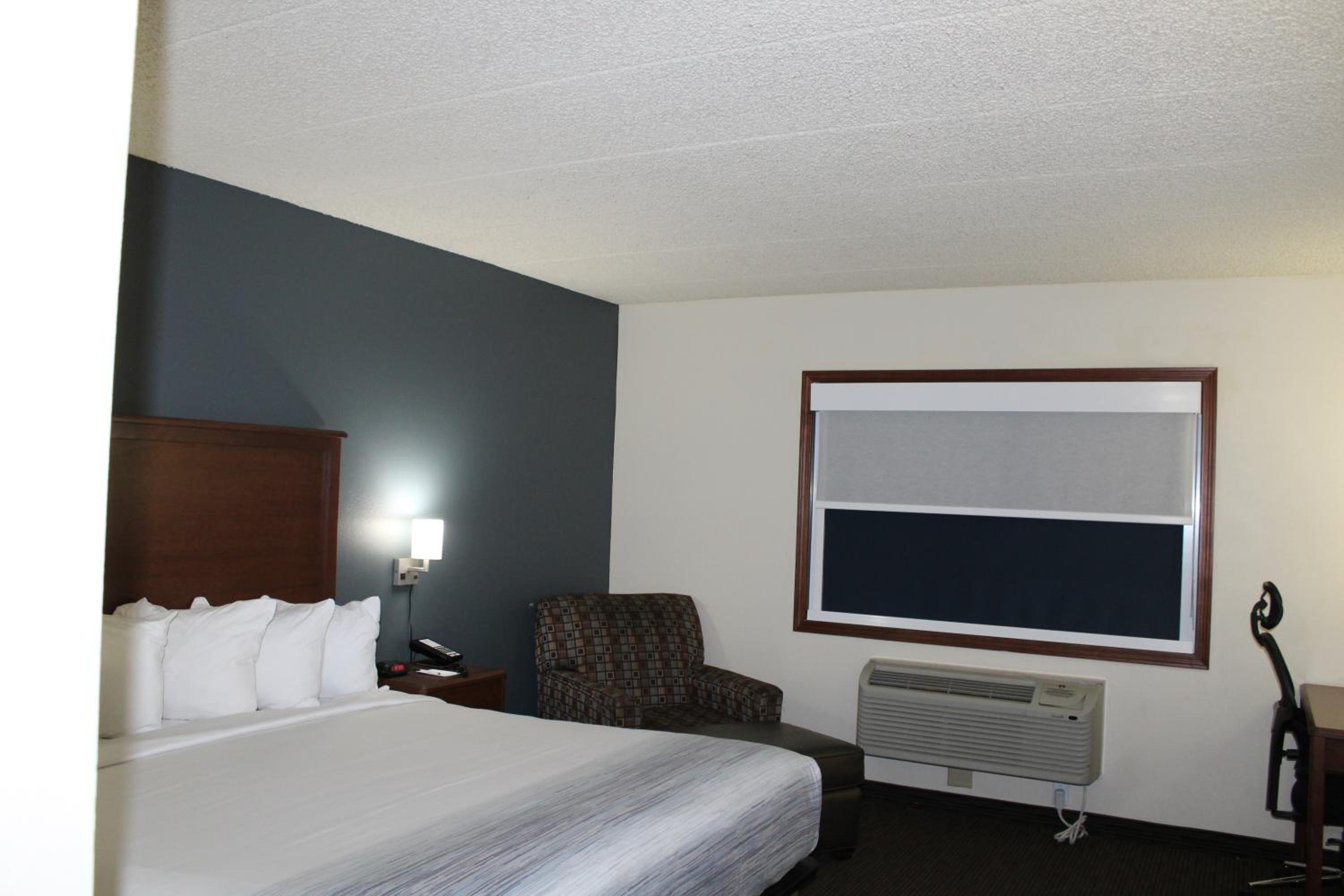 Executive King Room - Non-Smoking - Photo 4