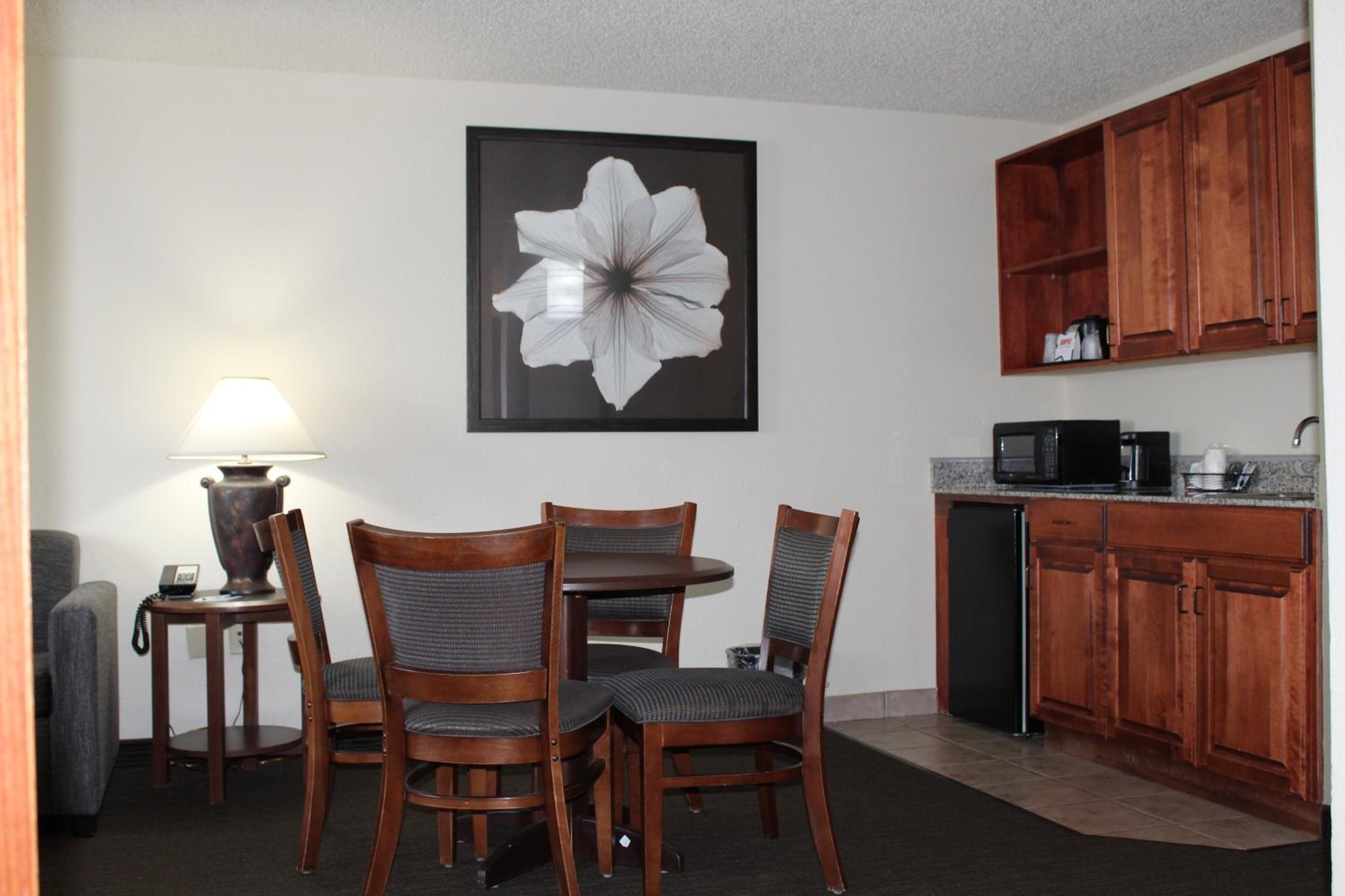 Premier King Suite - Non-Smoking - Photo 8