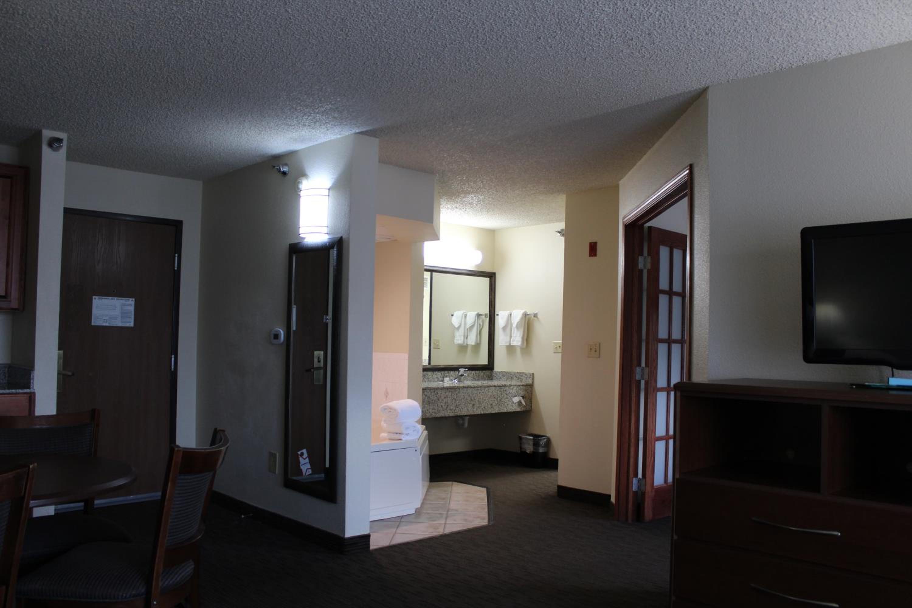 Premier King Suite - Non-Smoking - Photo 13