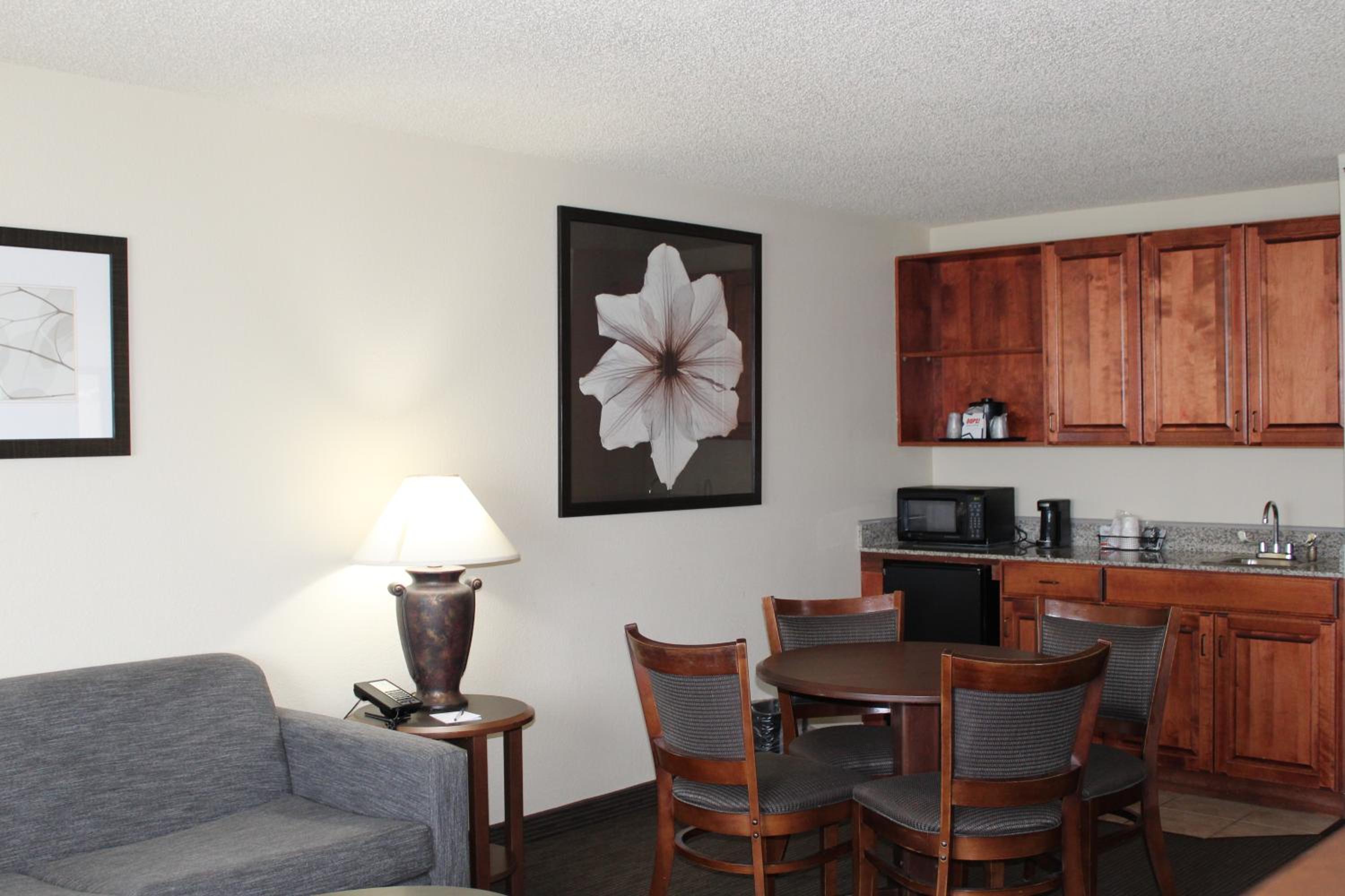 Premier King Suite - Non-Smoking - Photo 2