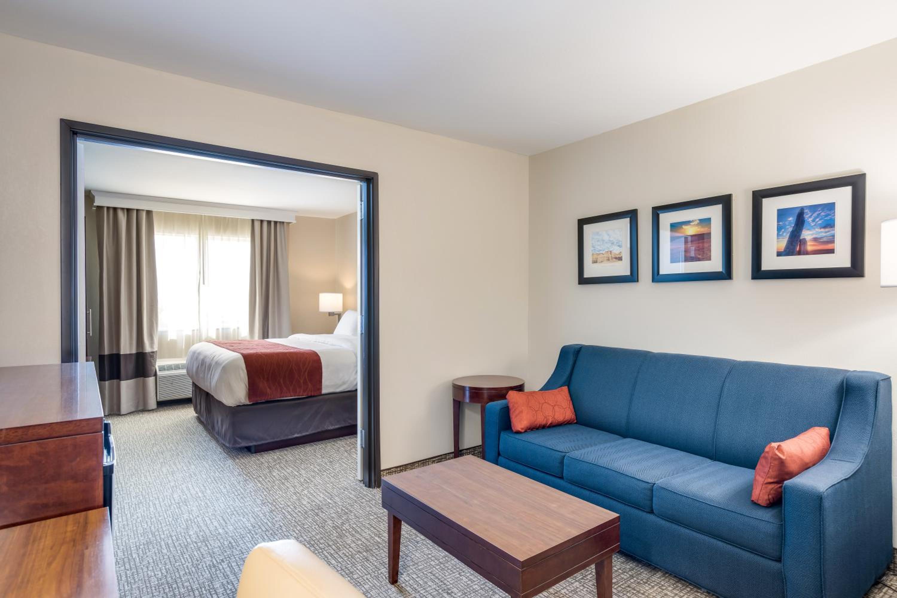 King Suite - Non Smoking - Photo 1
