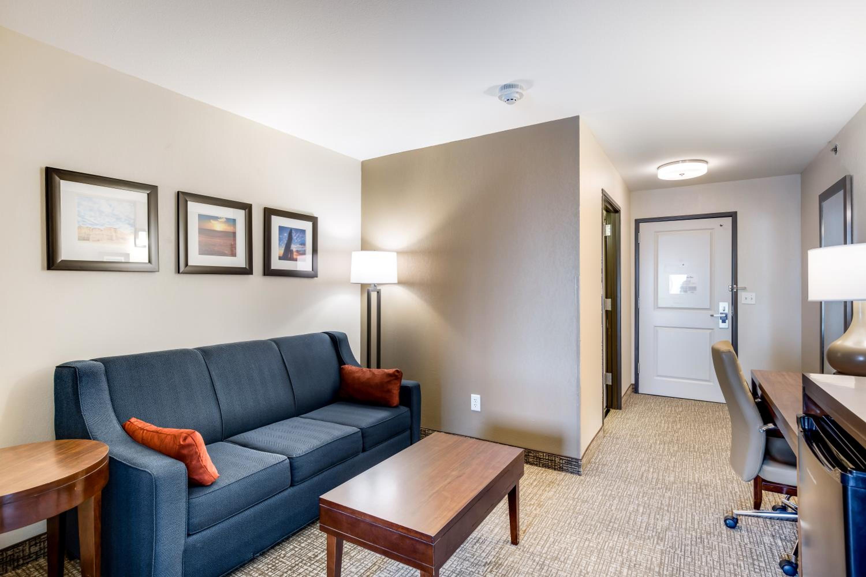 King Suite - Non Smoking - Photo 2