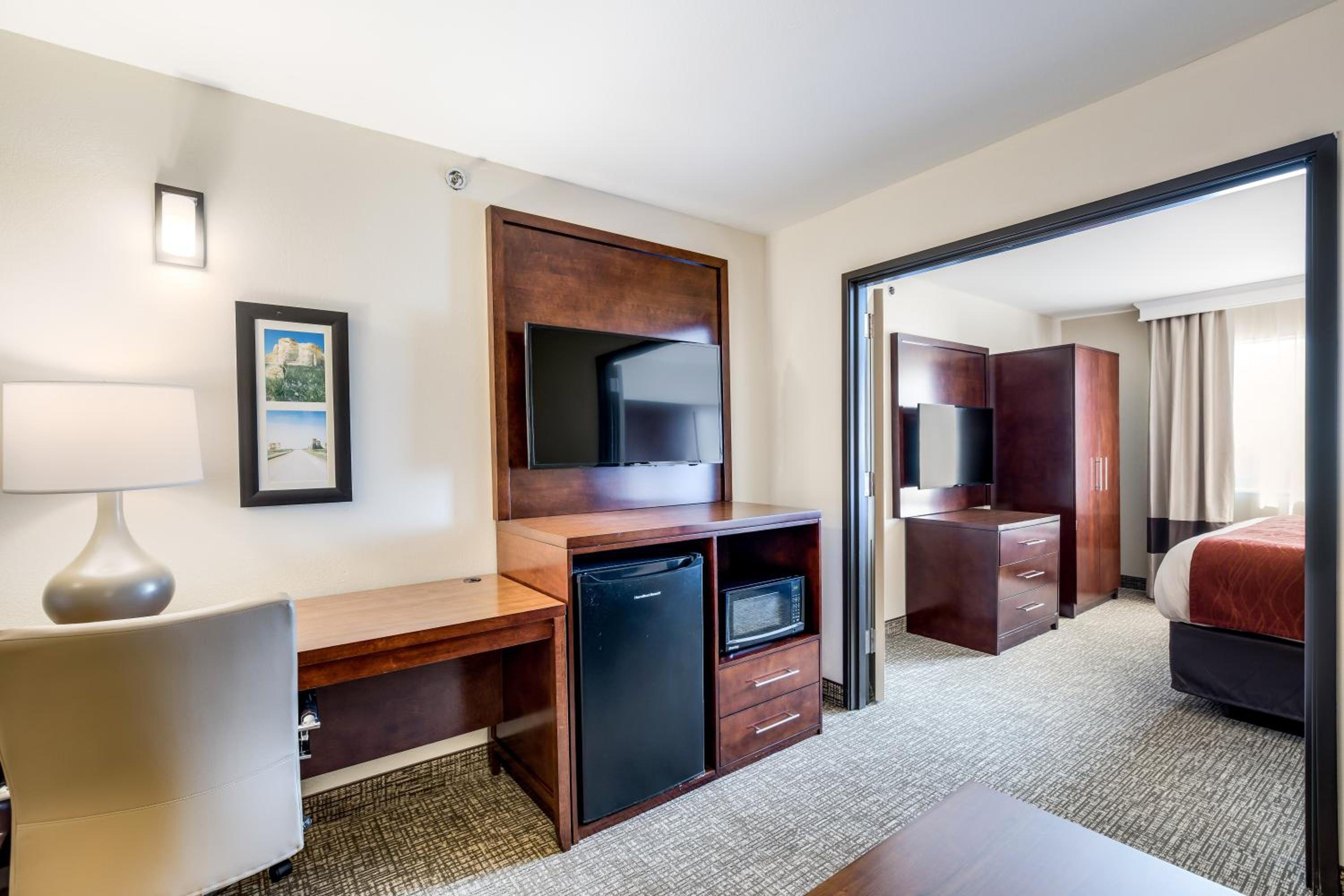 King Suite - Non Smoking - Photo 4