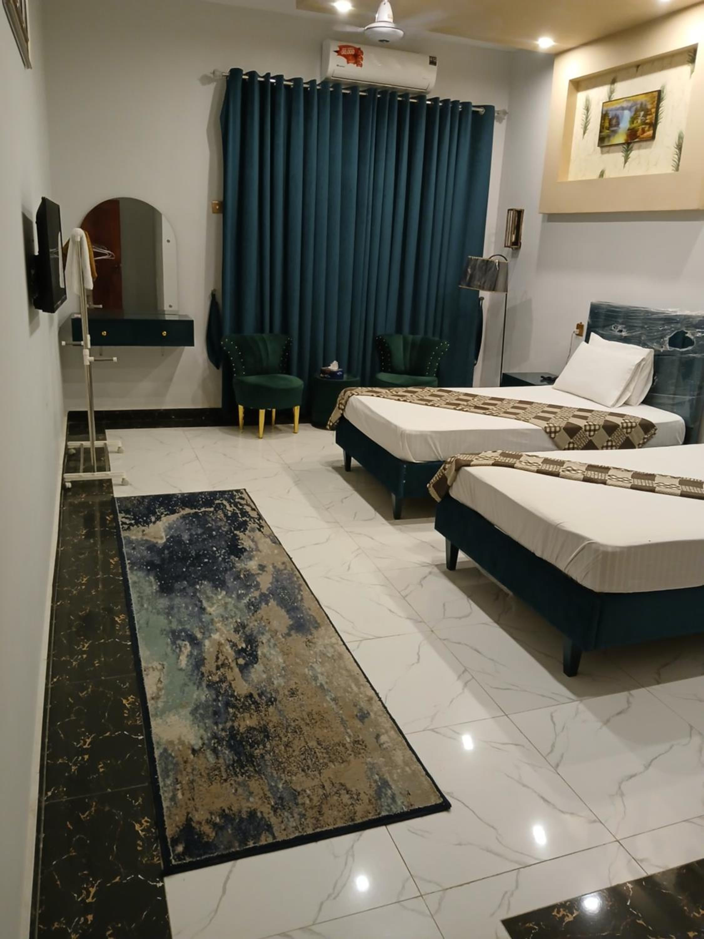 Deluxe Double Or Twin Room photo 1