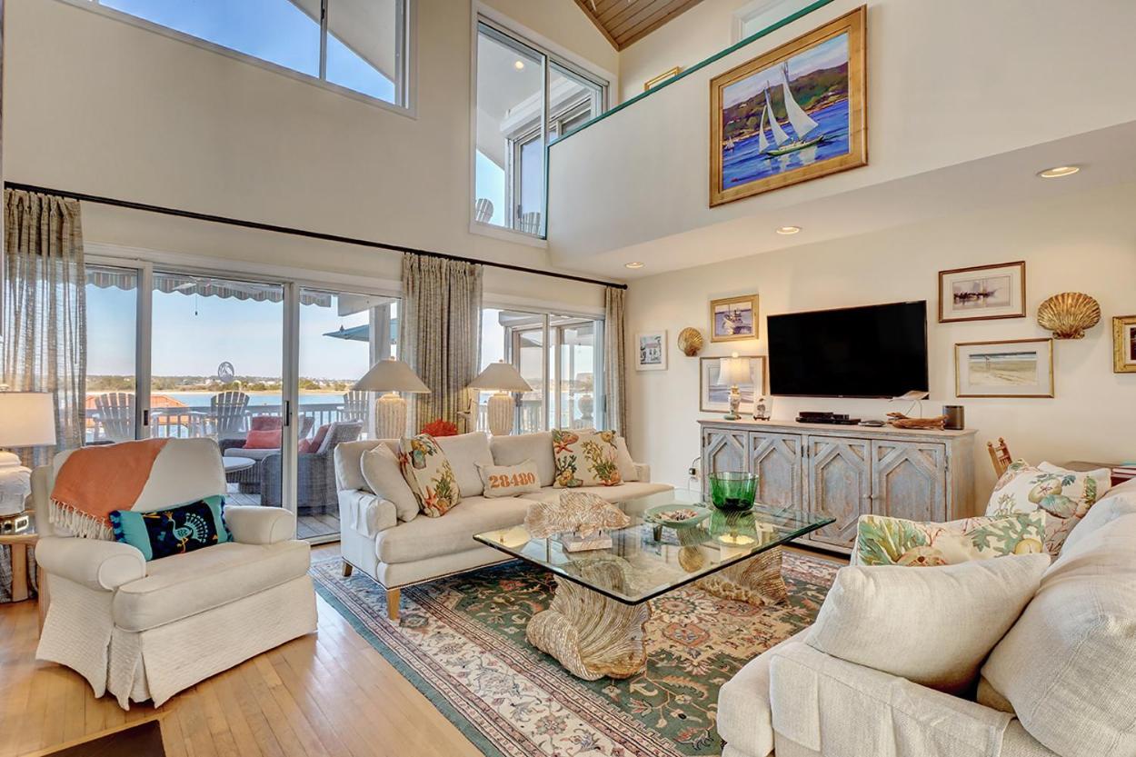 Five-Bedroom House photo 2