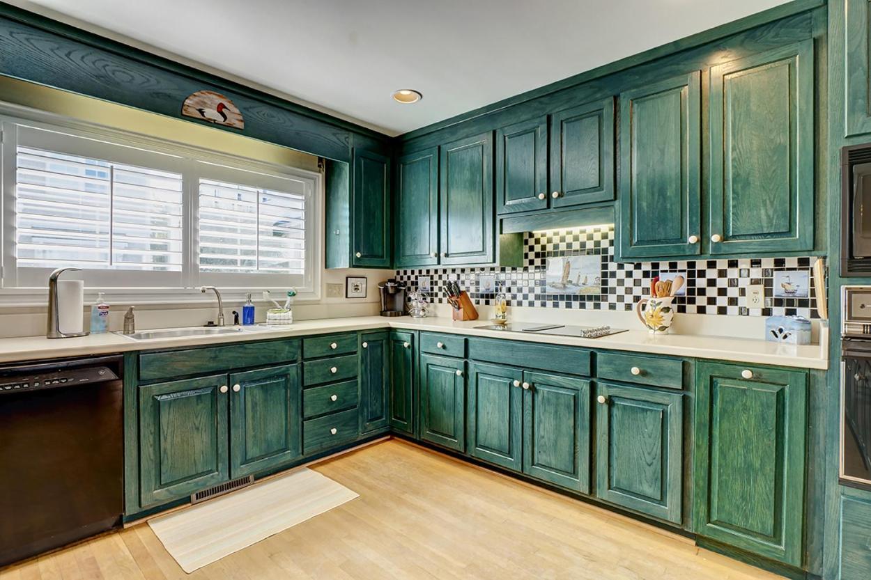 Five-Bedroom House photo 1
