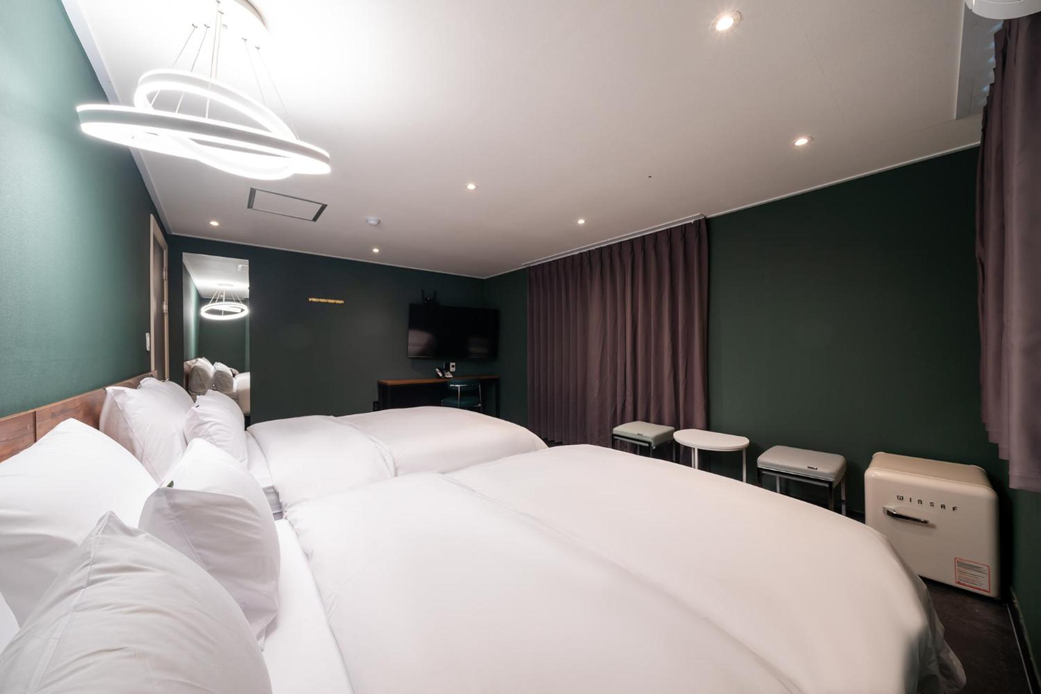 Deluxe Twin Room - Photo 2