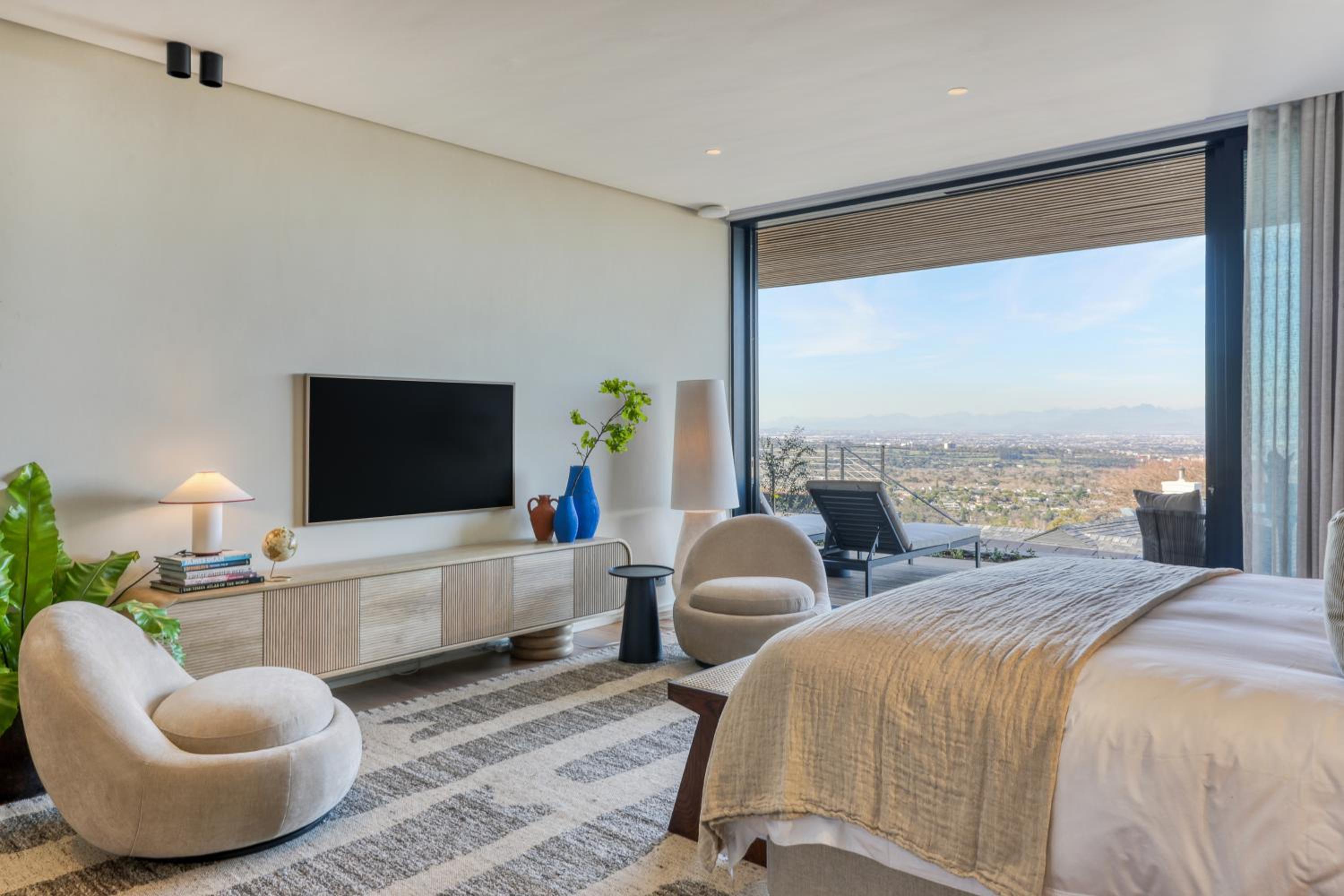 Executive King Room - Photo 9