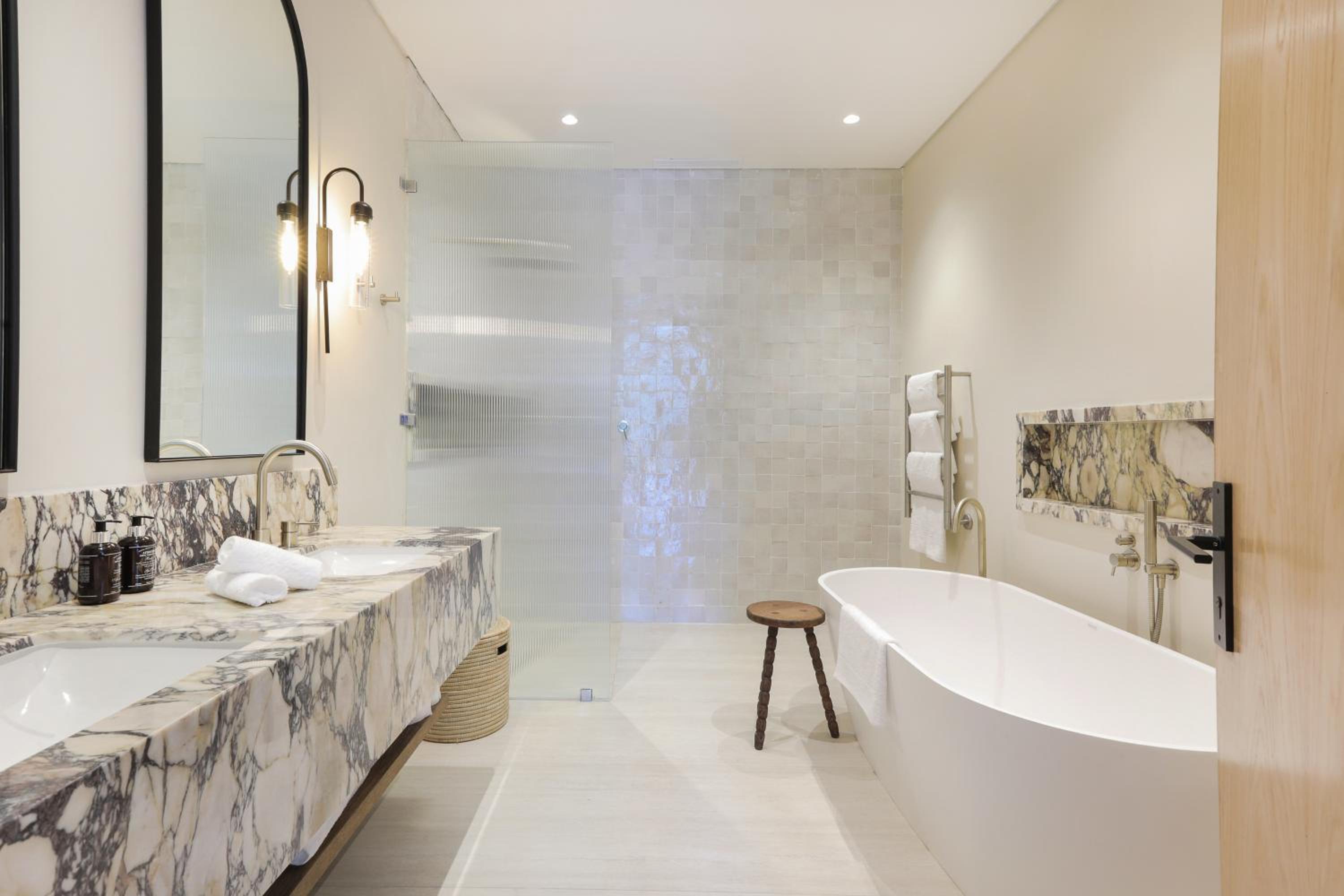 Executive King Room - Photo 25