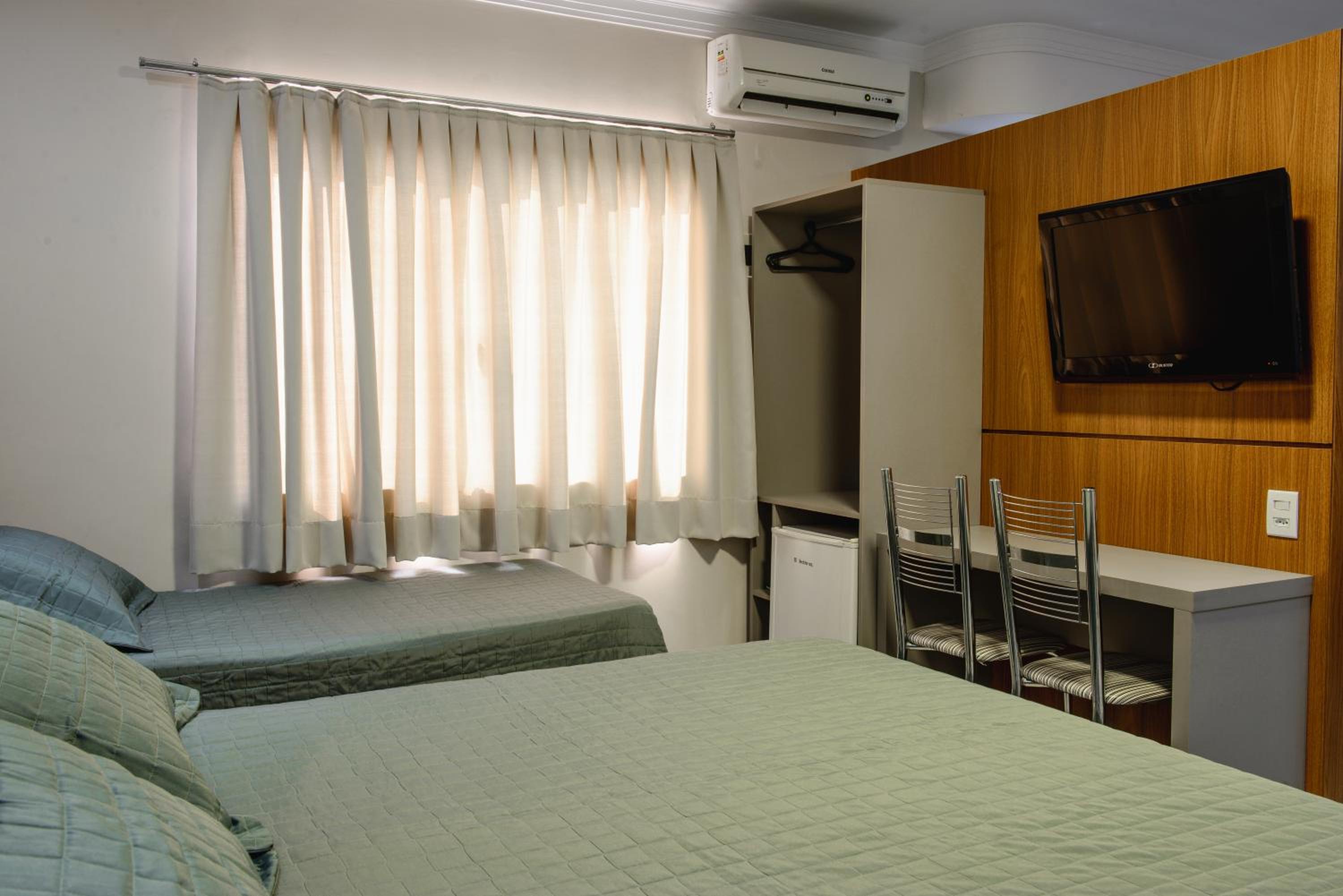 Superior Triple Room with Private Bathroom photo 3